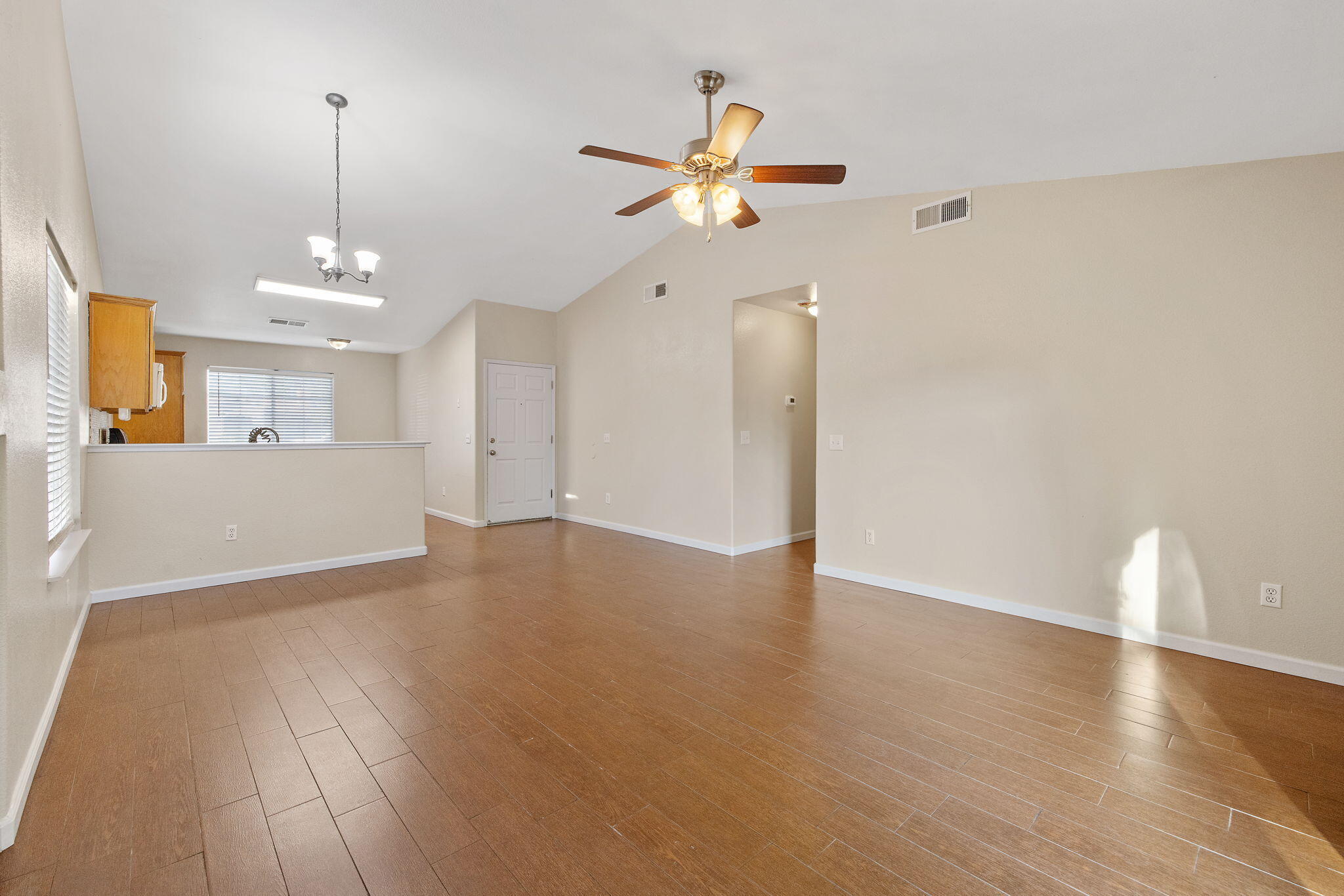 4231 E Paradise Ave, Visalia, CA 93292