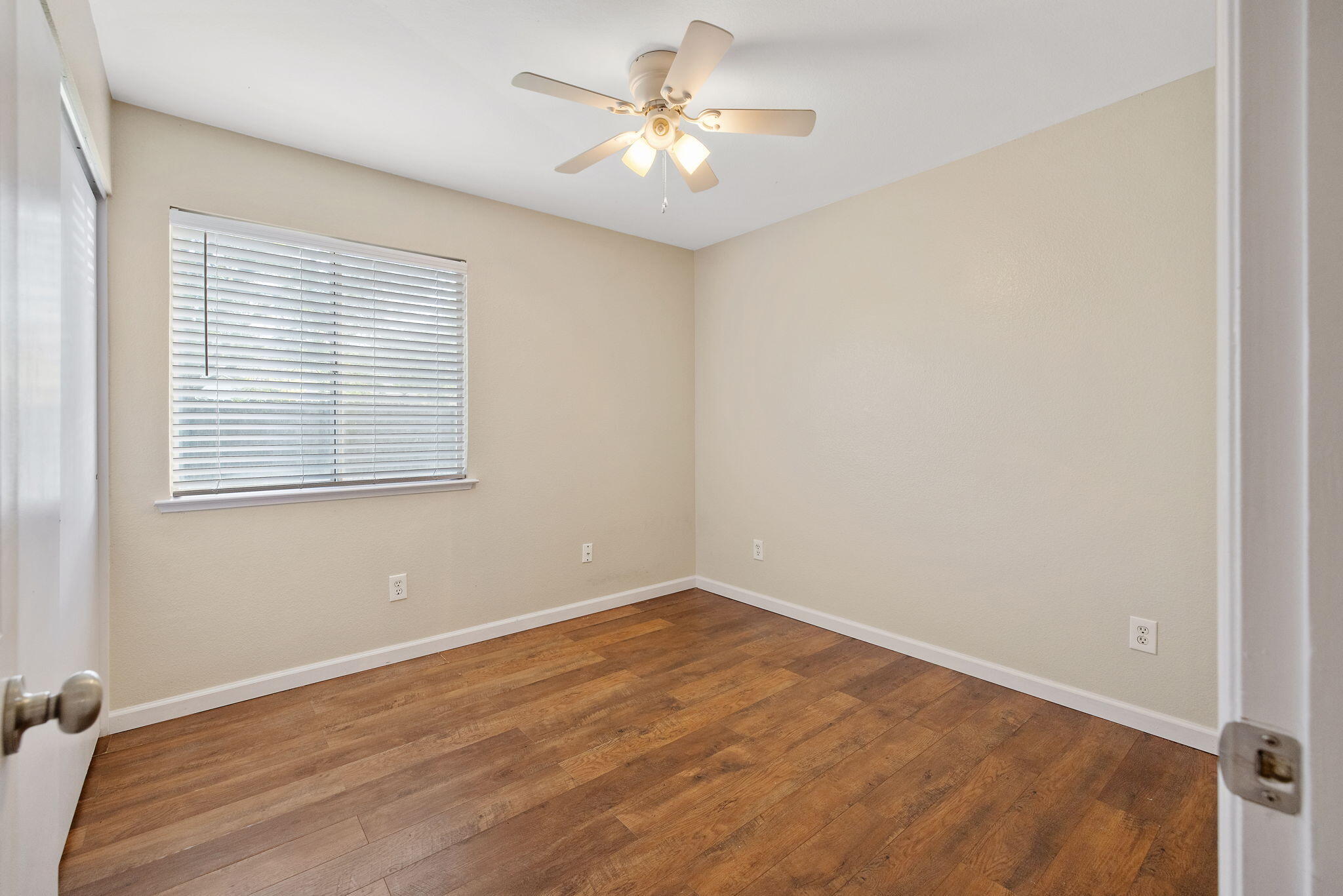 4231 E Paradise Ave, Visalia, CA 93292