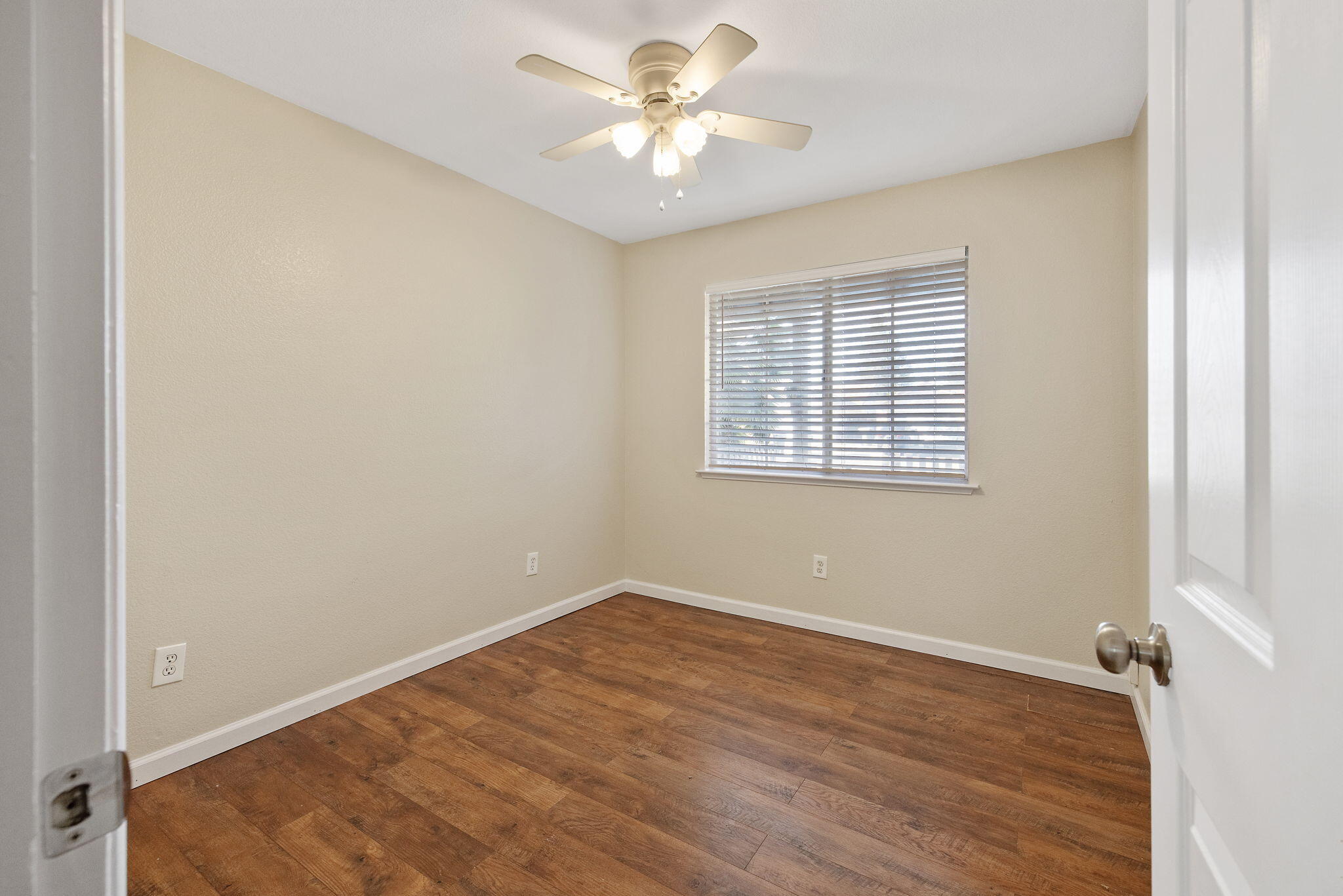 4231 E Paradise Ave, Visalia, CA 93292