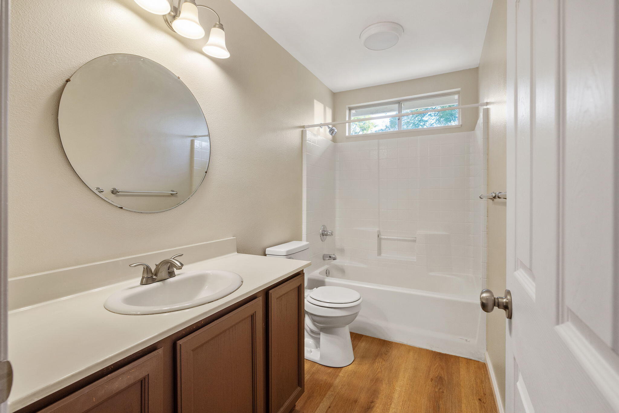 4231 E Paradise Ave, Visalia, CA 93292