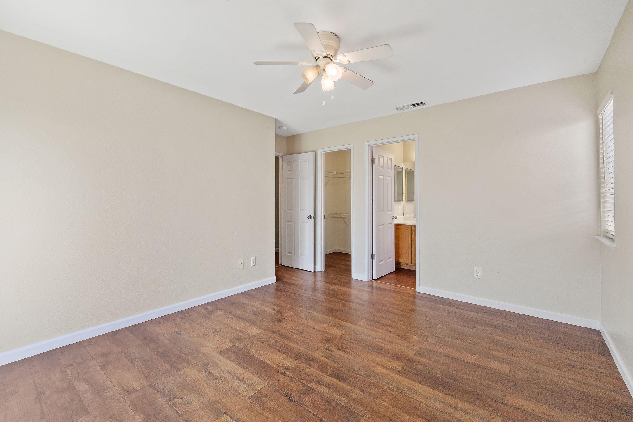 4231 E Paradise Ave, Visalia, CA 93292