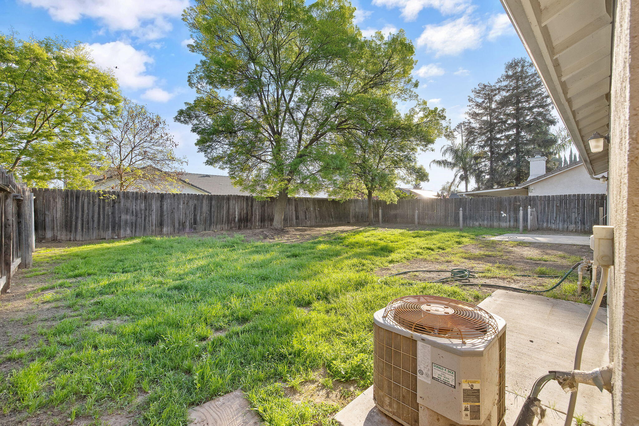 4231 E Paradise Ave, Visalia, CA 93292