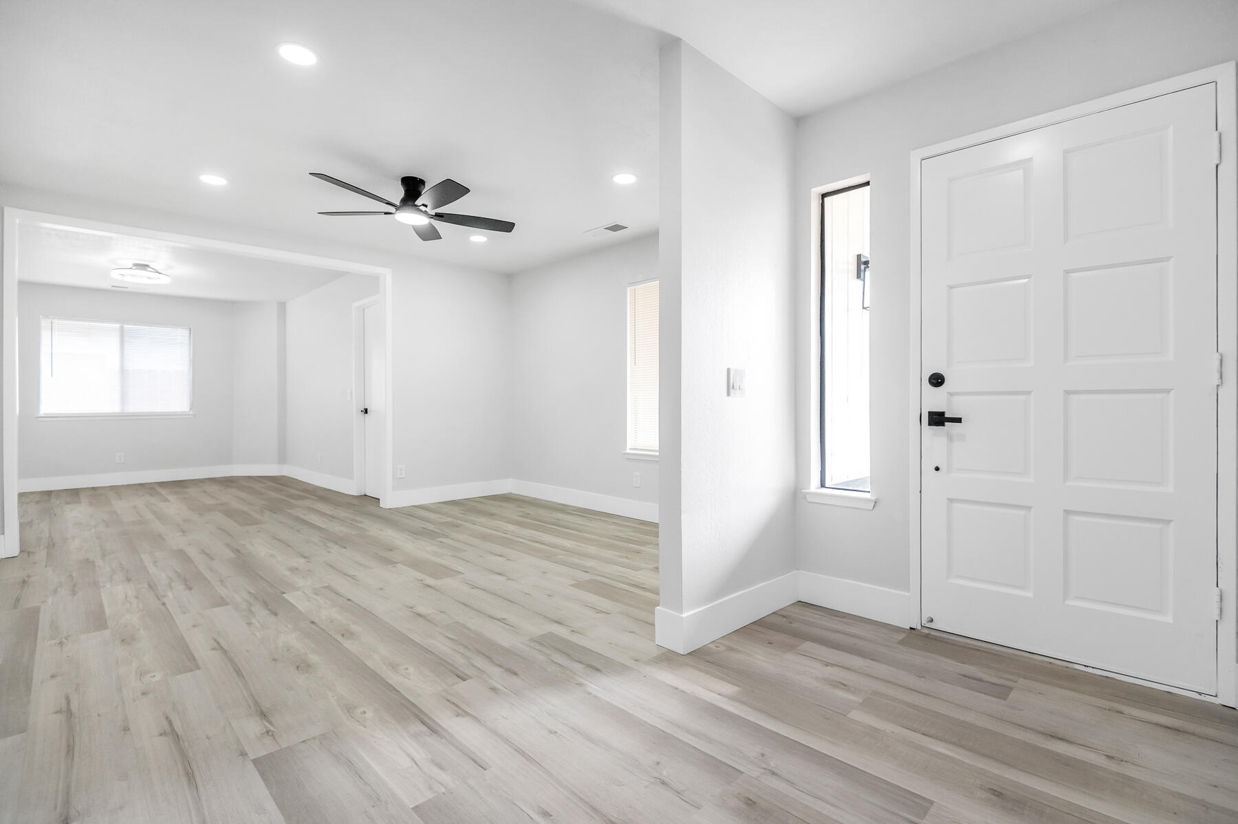 1828 S Hillcrest Dr, Visalia, CA 93292