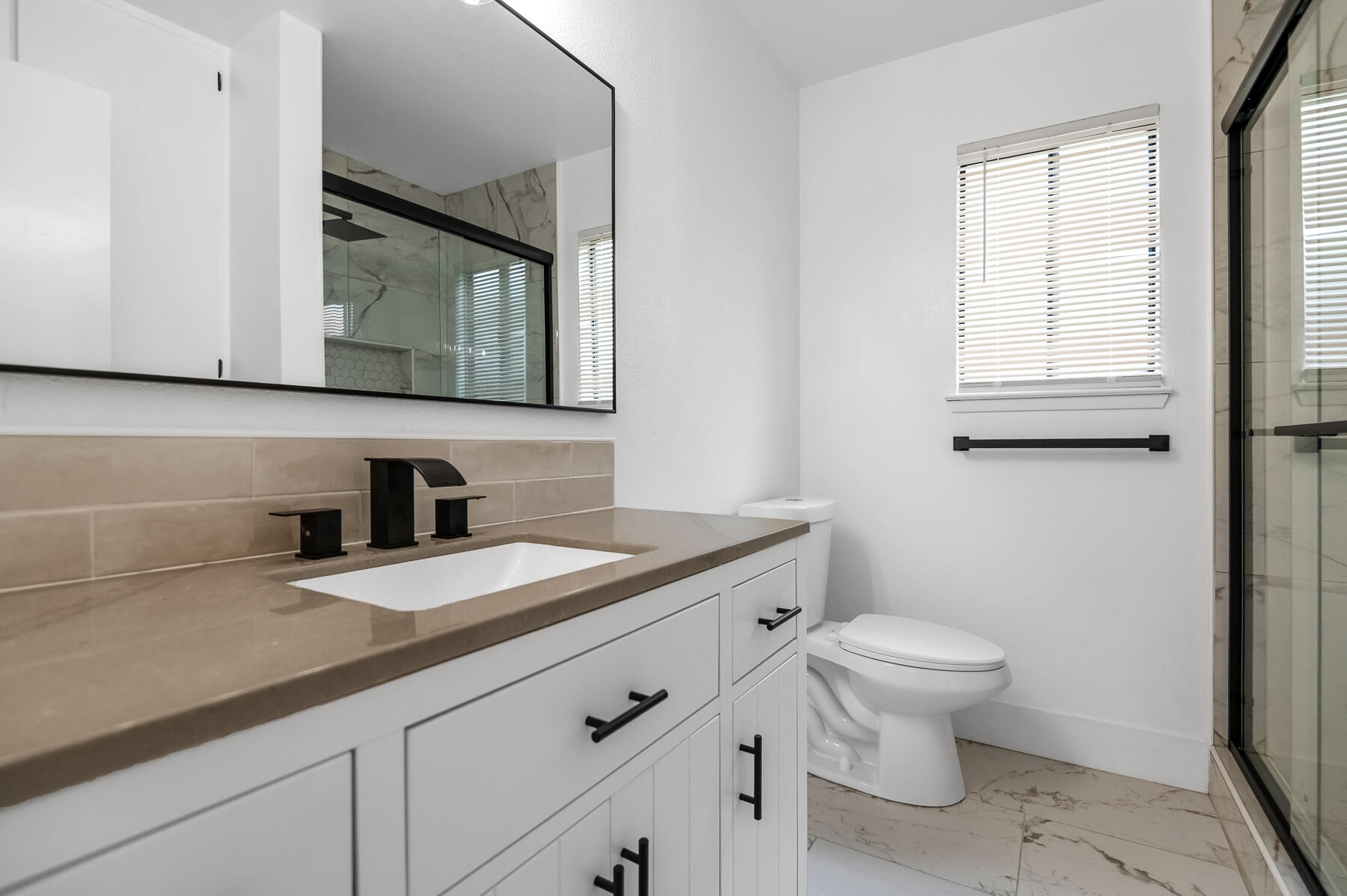 1828 S Hillcrest Dr, Visalia, CA 93292