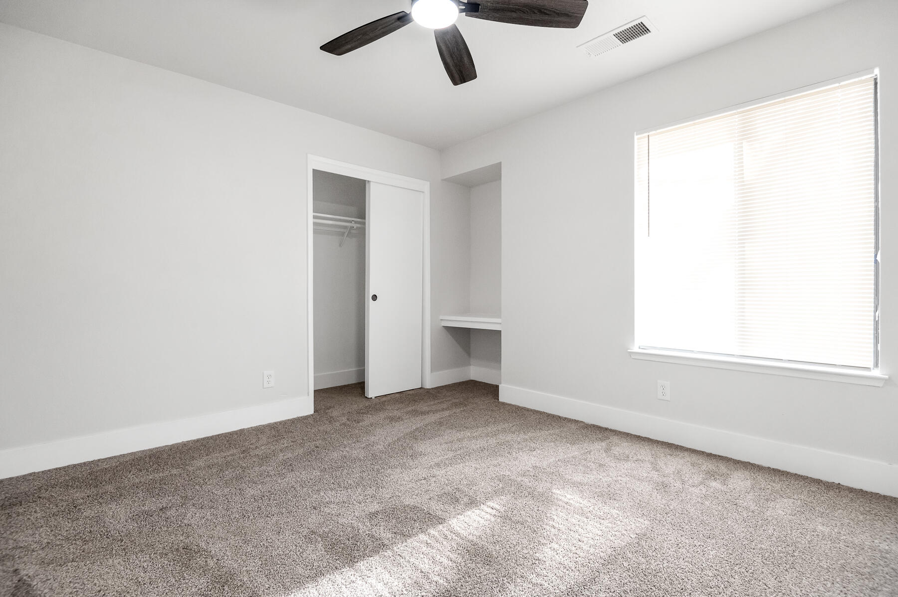 1828 S Hillcrest Dr, Visalia, CA 93292