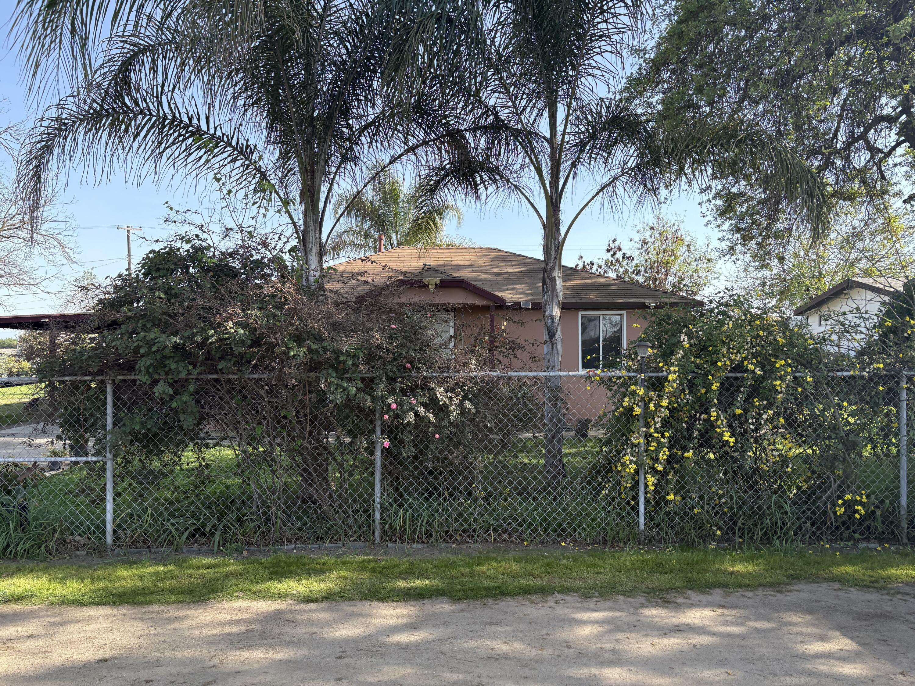 525 W Prine Dr, Tulare, CA 93274