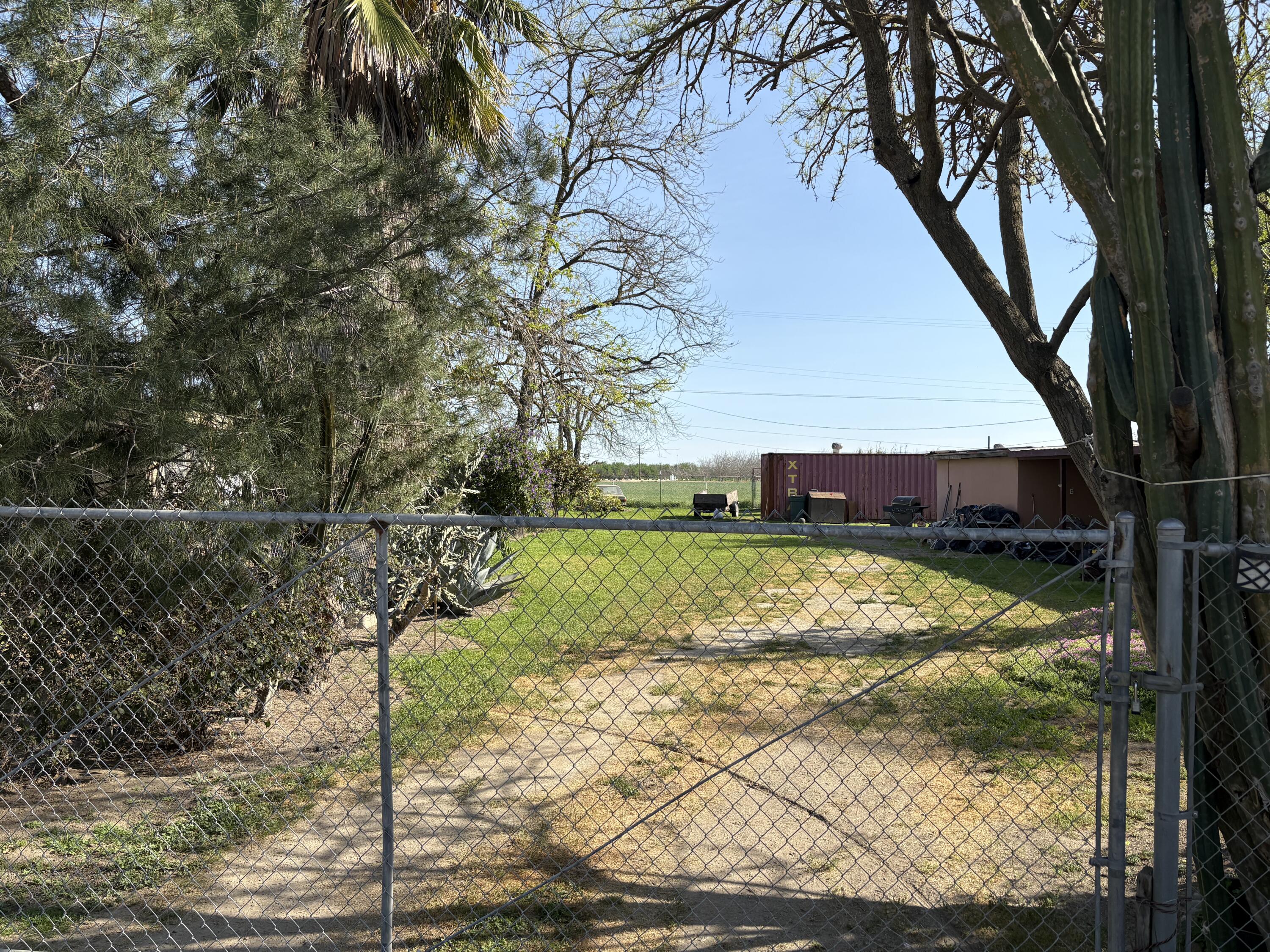 525 W Prine Dr, Tulare, CA 93274