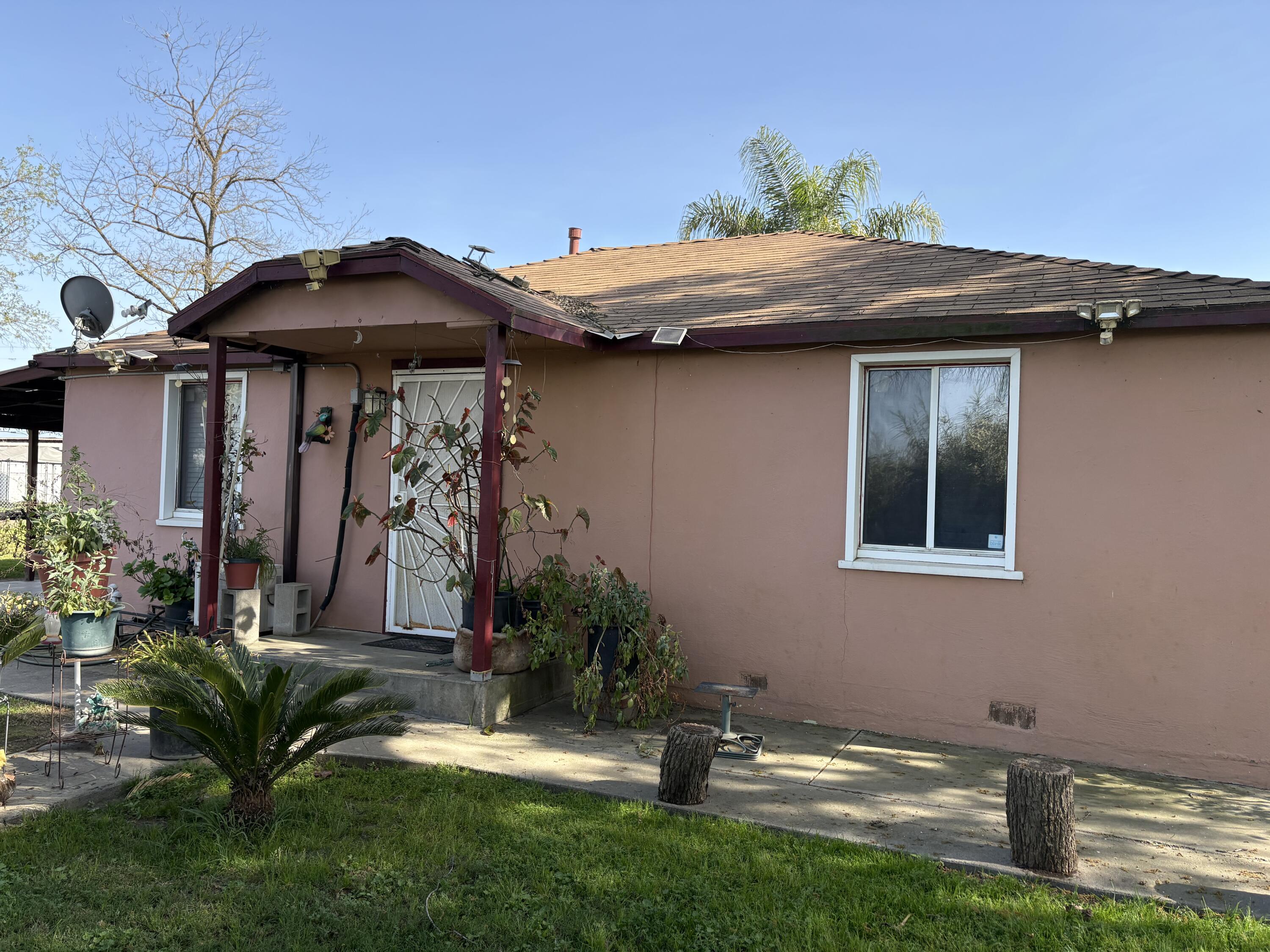 525 W Prine Dr, Tulare, CA 93274