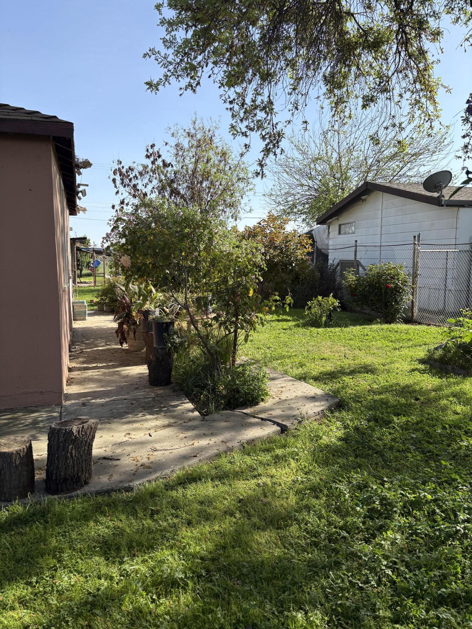 525 W Prine Dr, Tulare, CA 93274