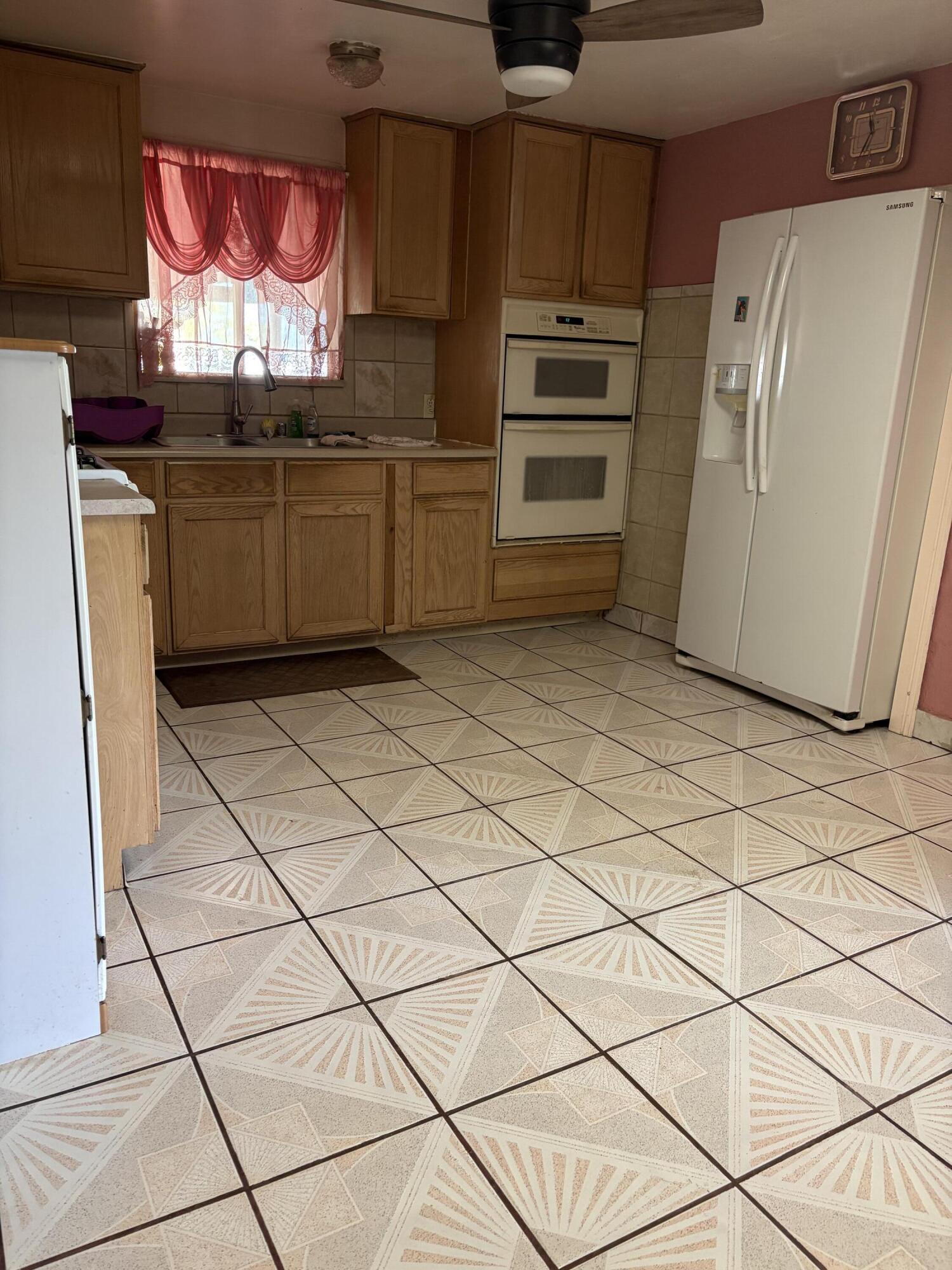 525 W Prine Dr, Tulare, CA 93274