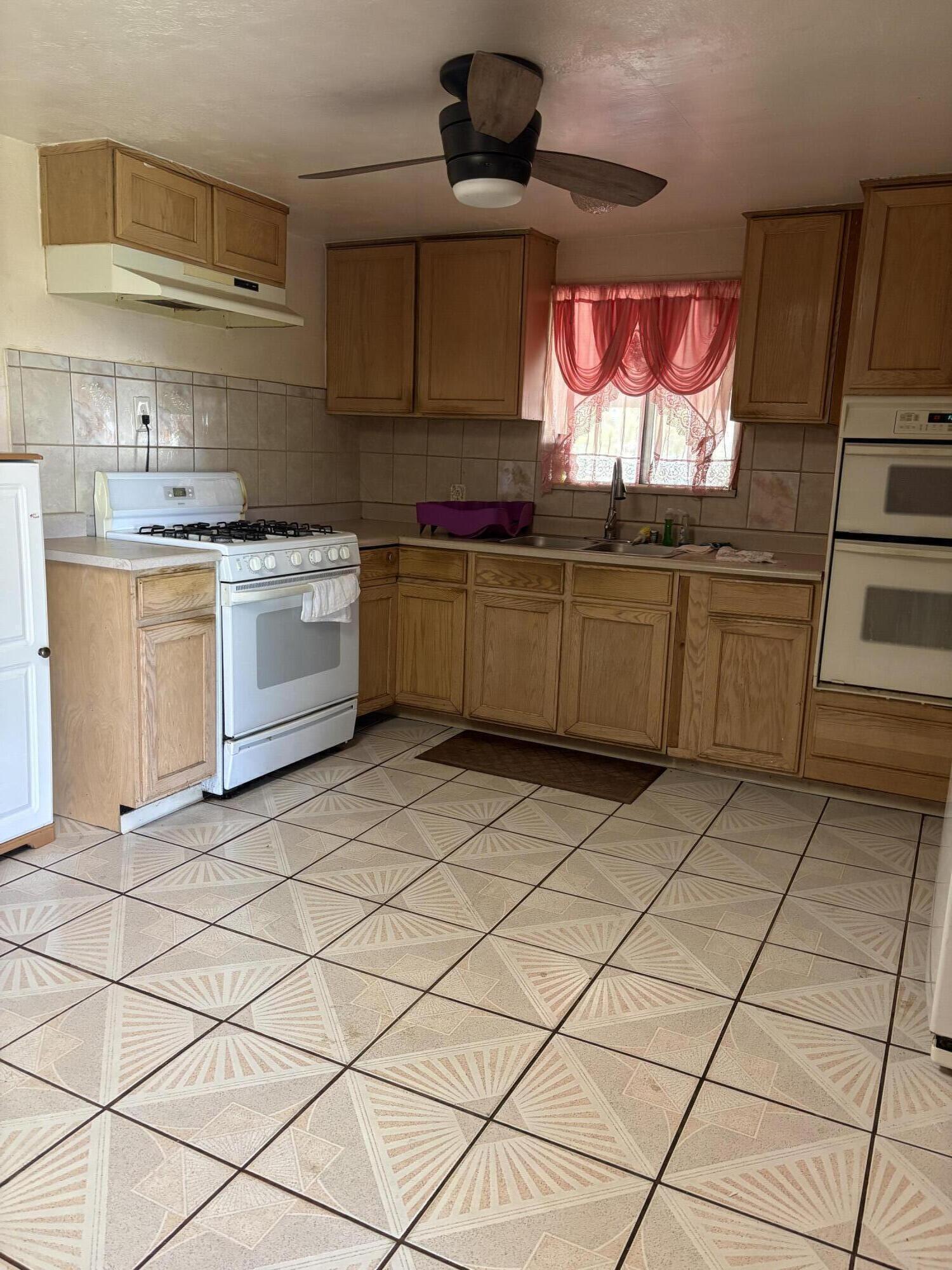 525 W Prine Dr, Tulare, CA 93274