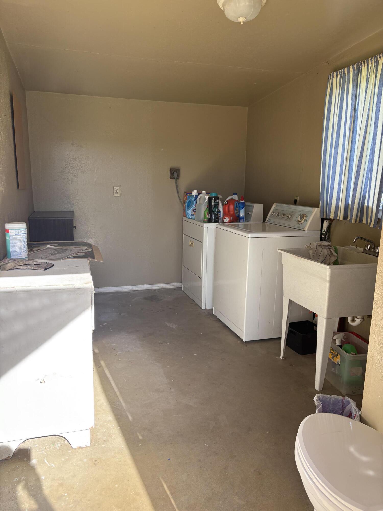 525 W Prine Dr, Tulare, CA 93274