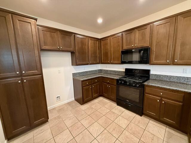 1762 Bolton Ave, Tulare, CA 93274