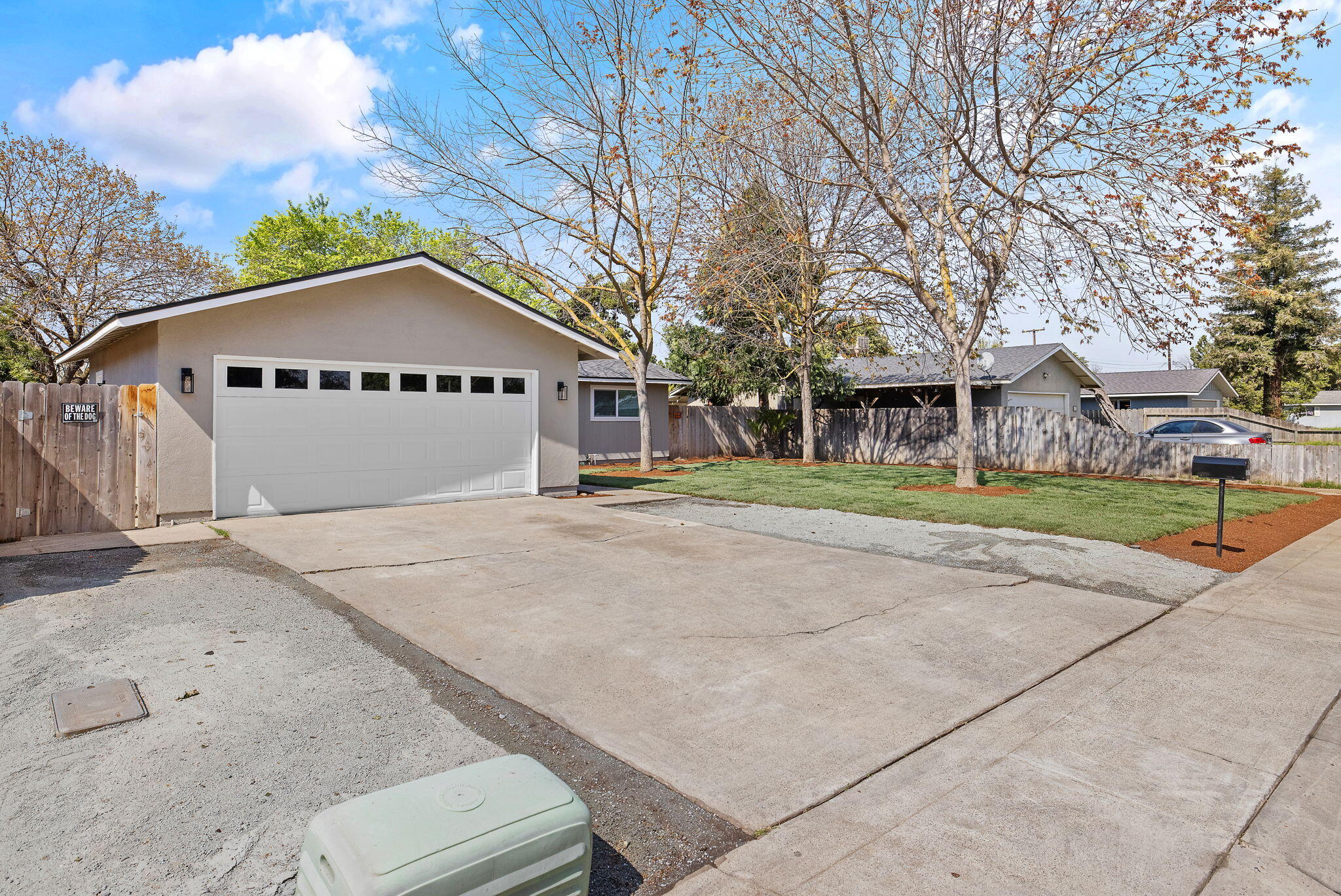 1631 S Michael Ct, Visalia, CA 93292