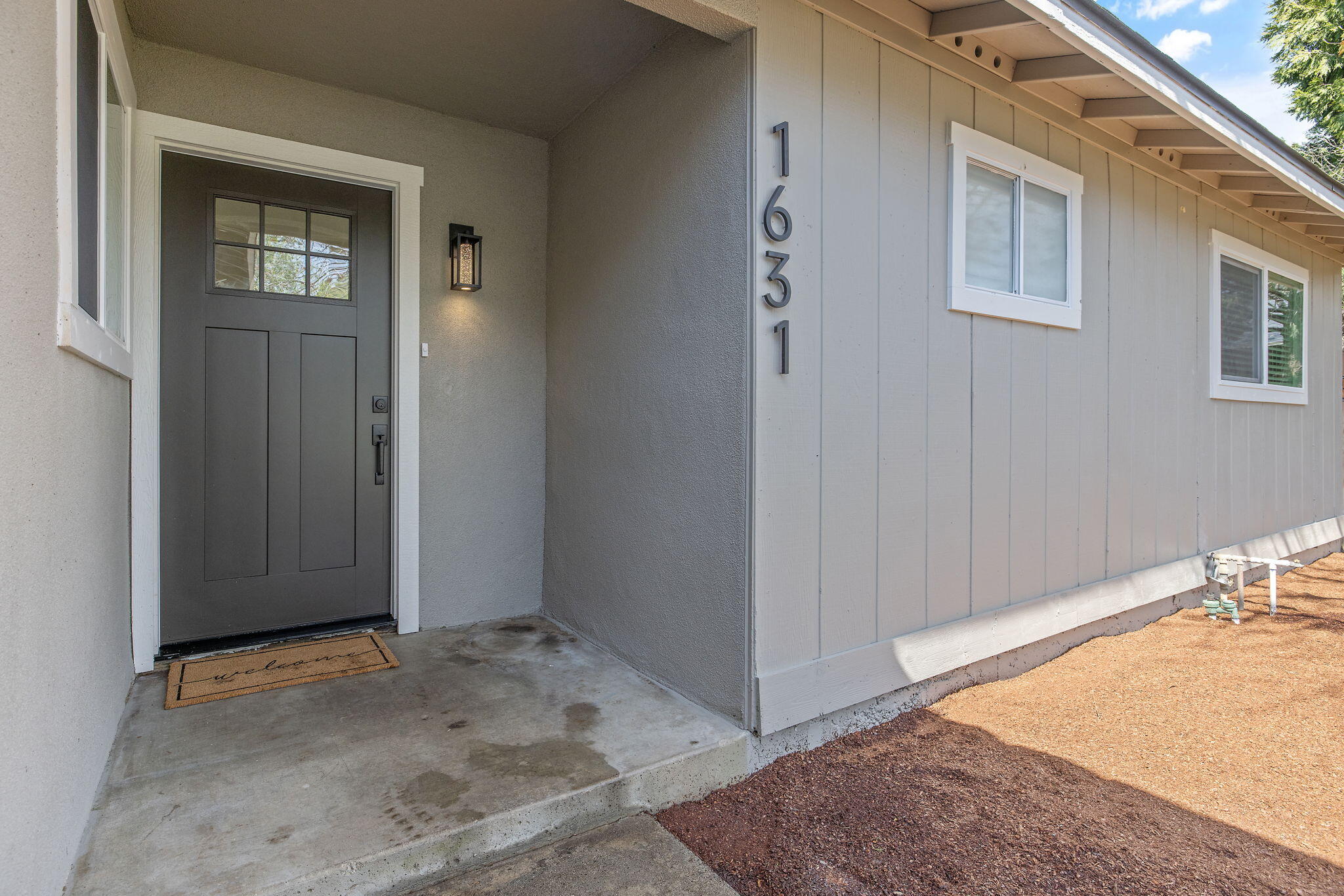 1631 S Michael Ct, Visalia, CA 93292