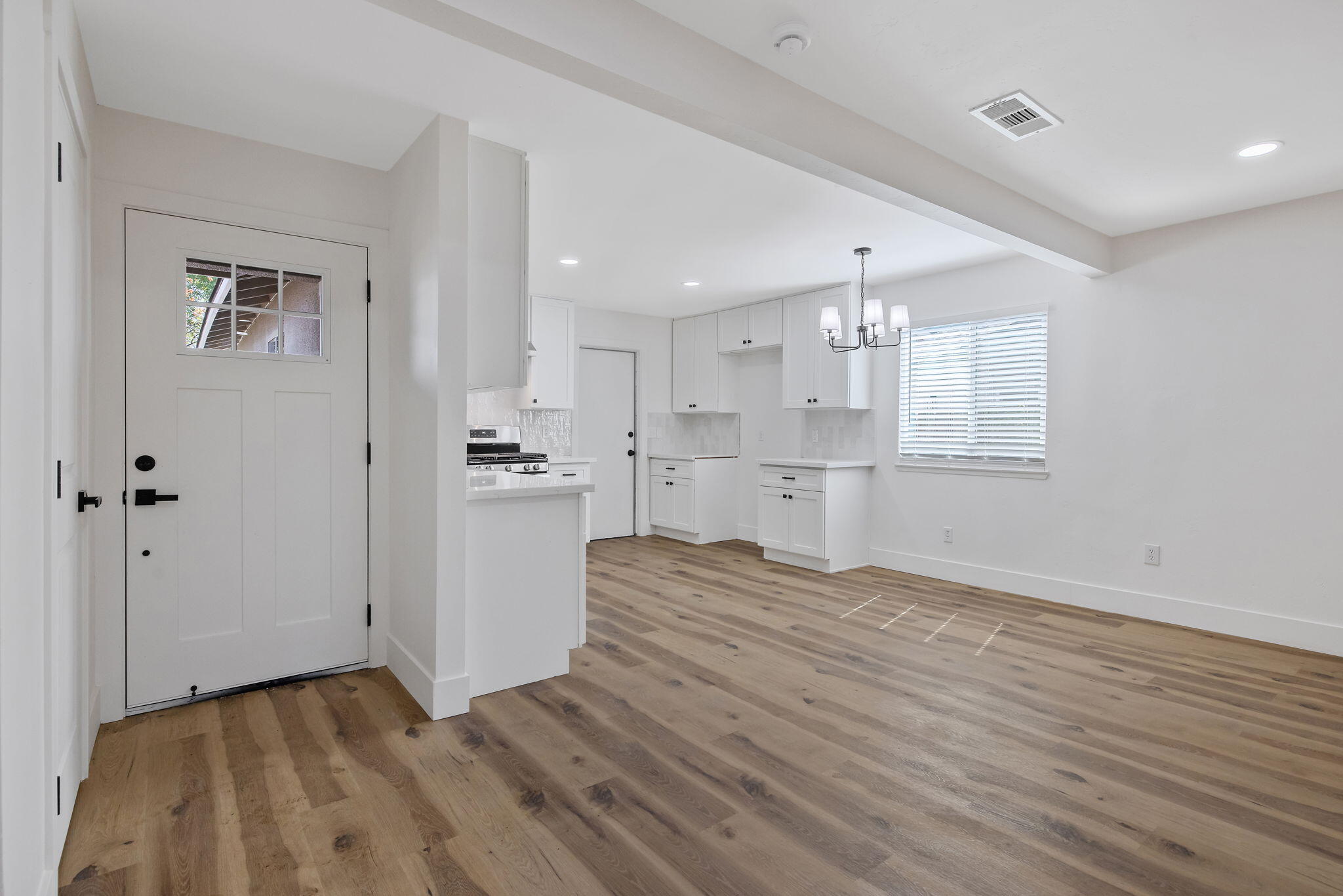 1631 S Michael Ct, Visalia, CA 93292