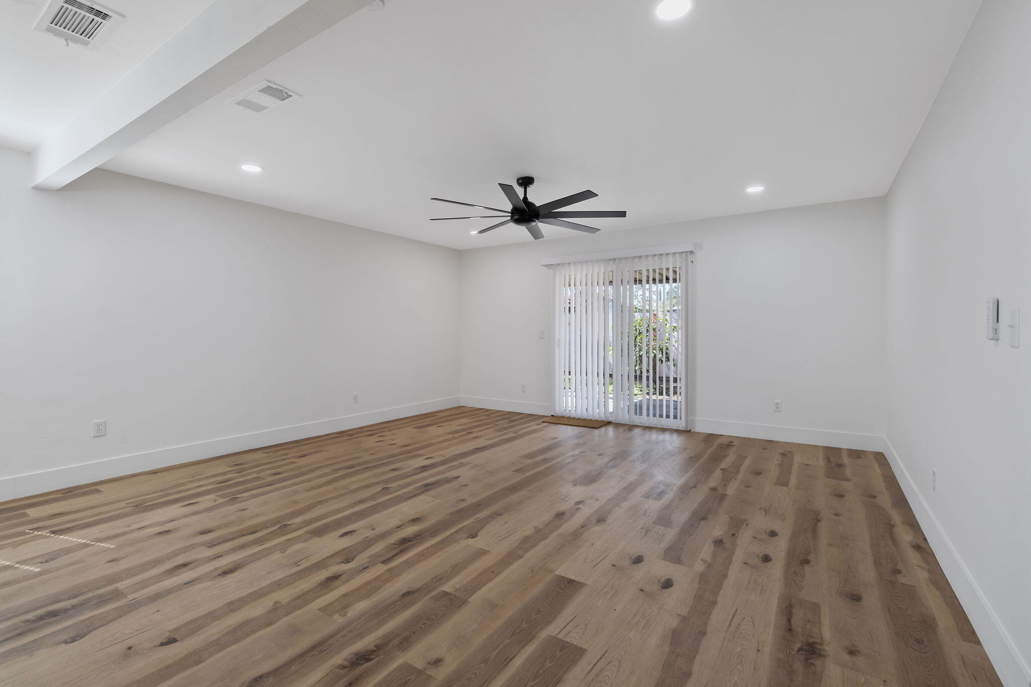 1631 S Michael Ct, Visalia, CA 93292