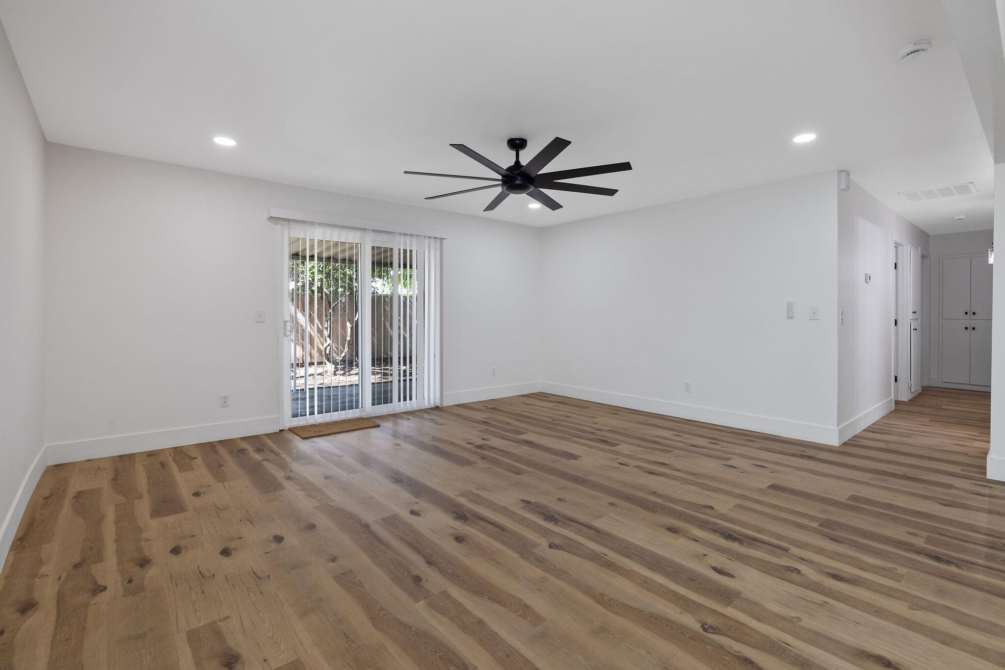 1631 S Michael Ct, Visalia, CA 93292