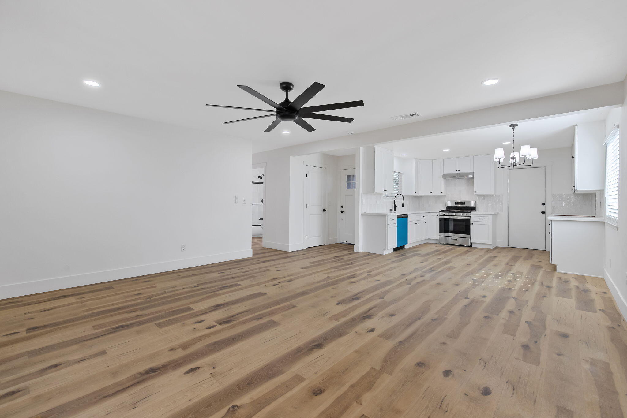 1631 S Michael Ct, Visalia, CA 93292