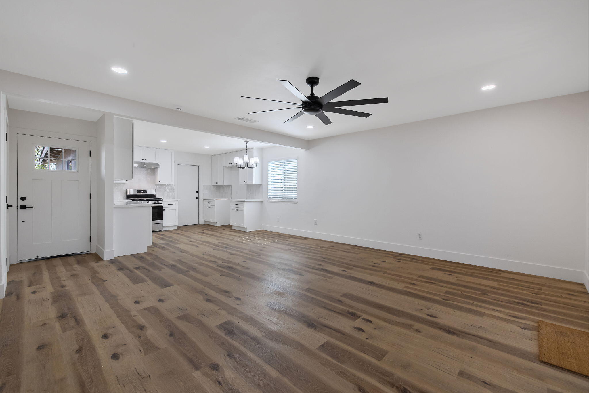 1631 S Michael Ct, Visalia, CA 93292