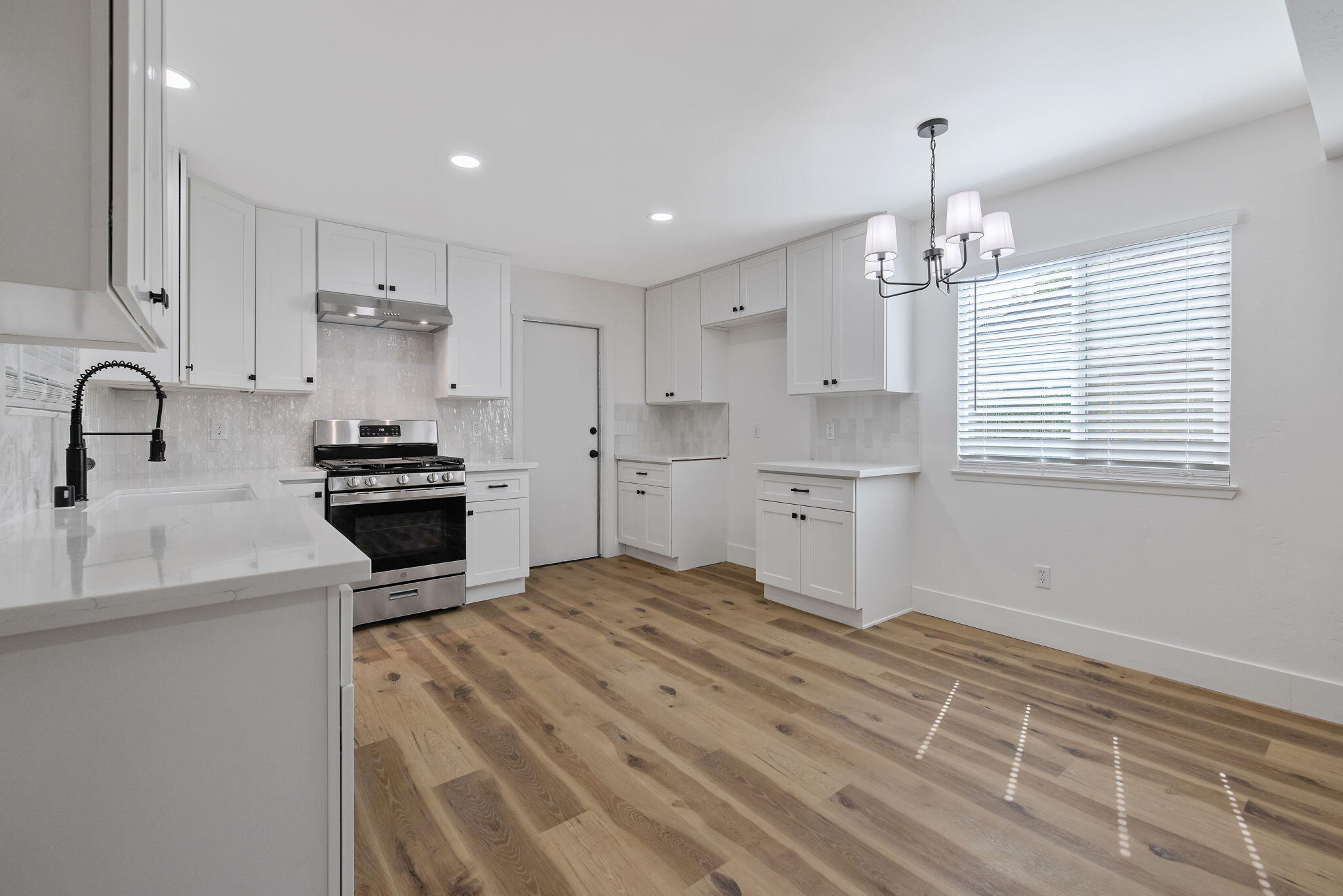 1631 S Michael Ct, Visalia, CA 93292