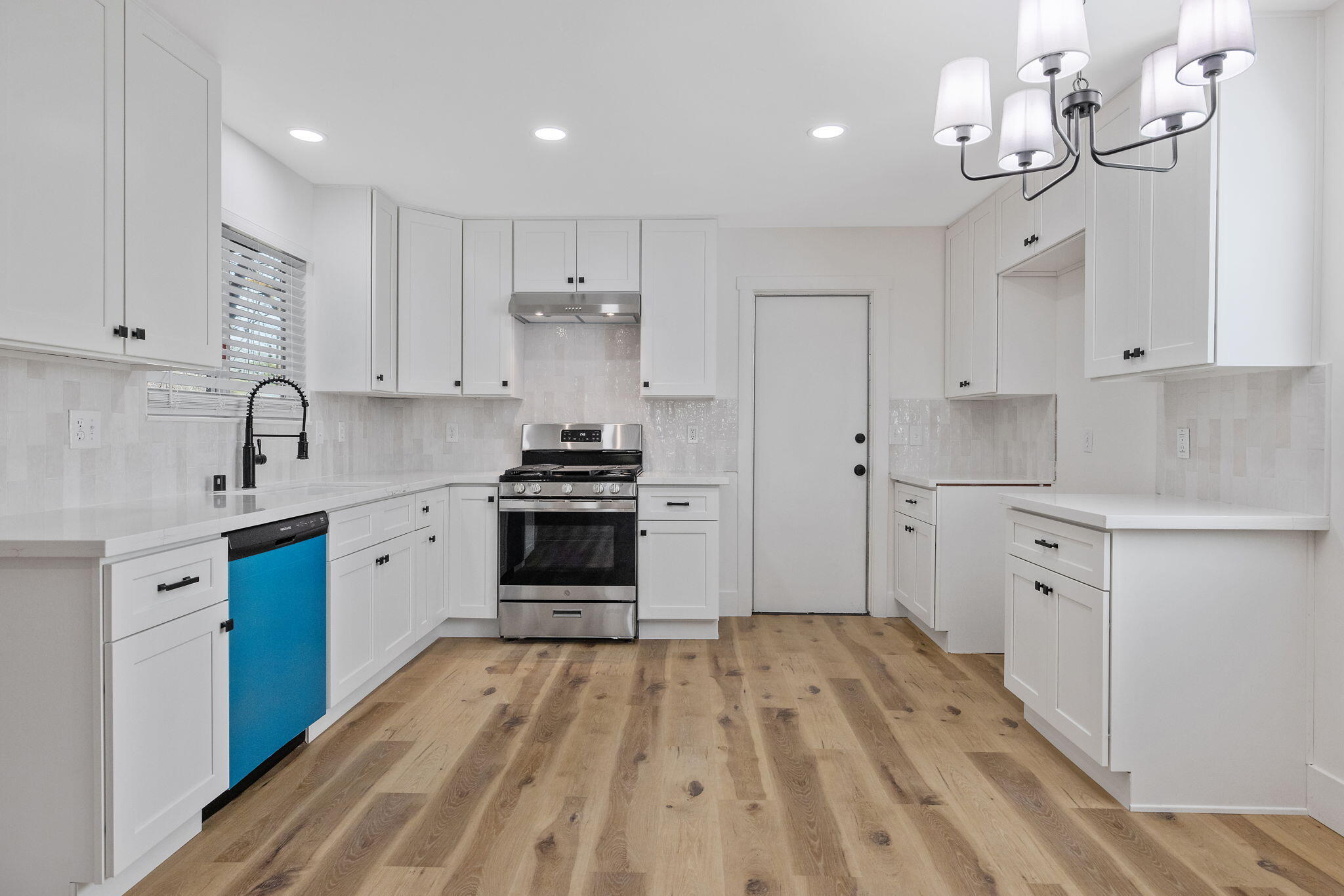 1631 S Michael Ct, Visalia, CA 93292