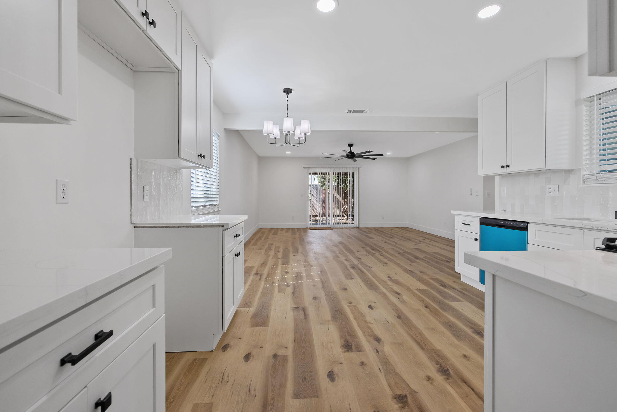 1631 S Michael Ct, Visalia, CA 93292