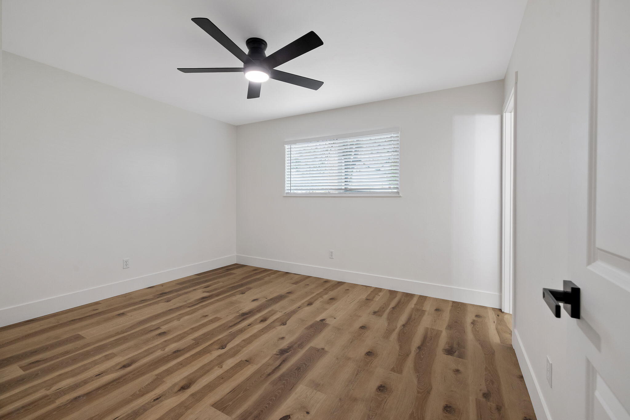 1631 S Michael Ct, Visalia, CA 93292