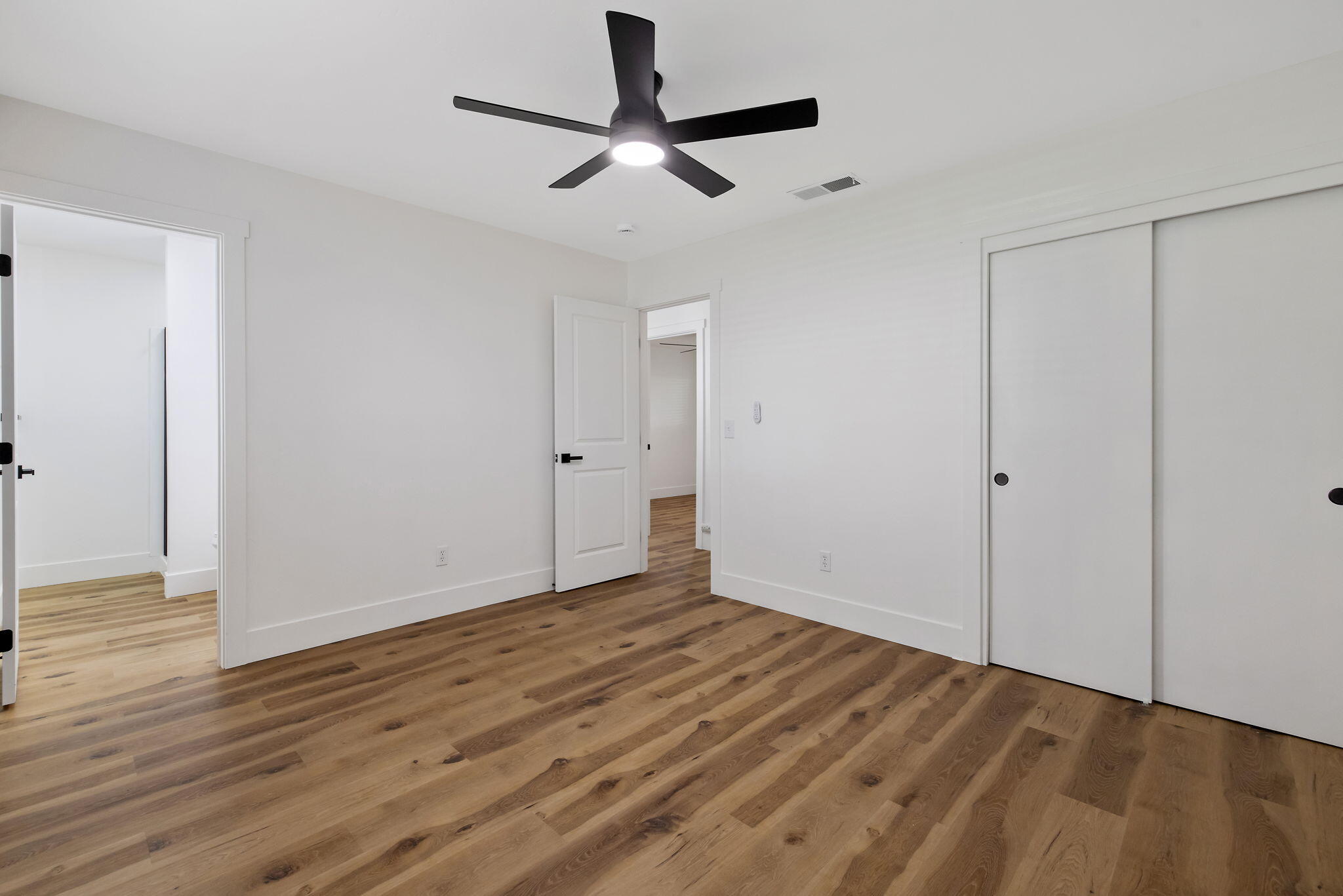 1631 S Michael Ct, Visalia, CA 93292