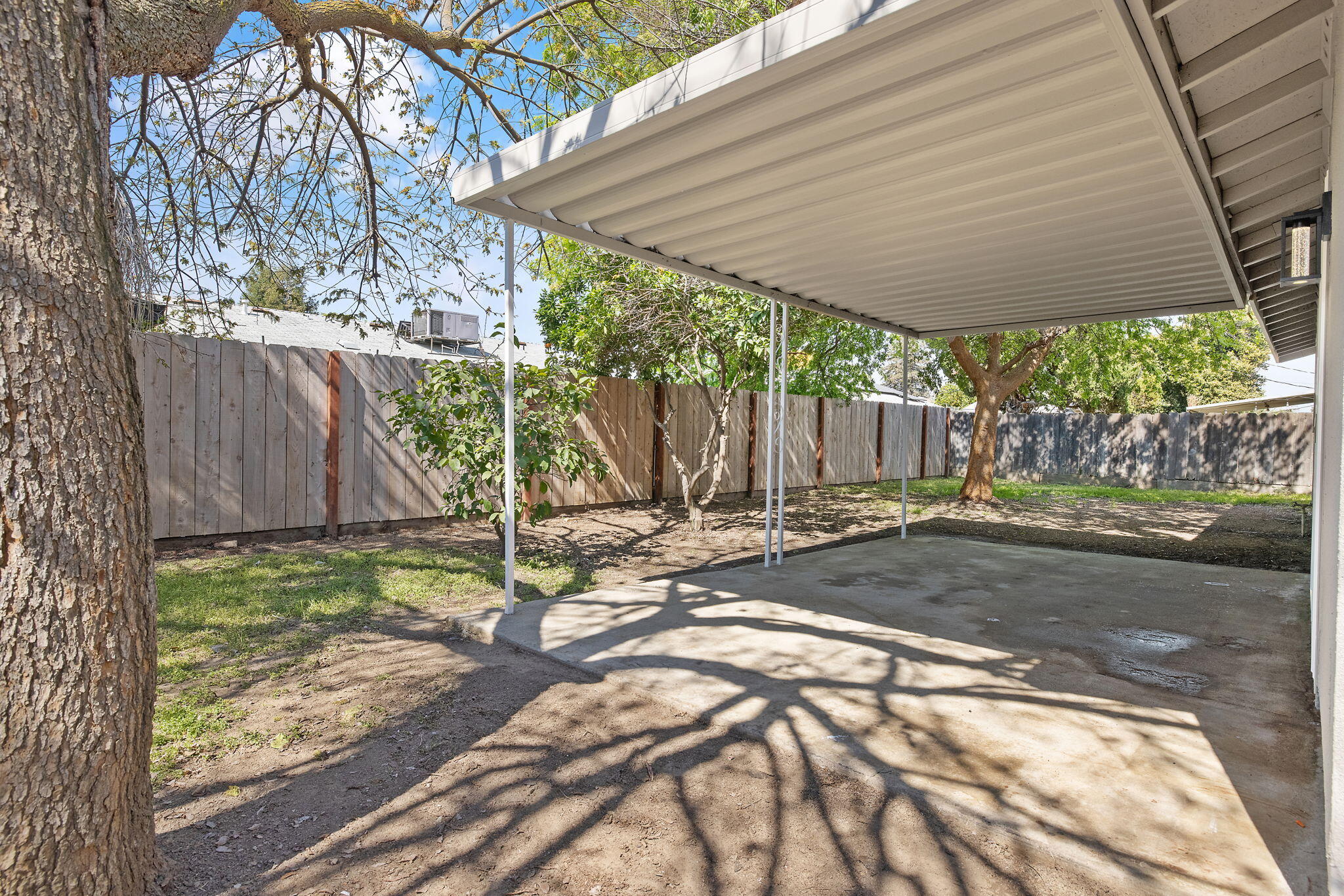 1631 S Michael Ct, Visalia, CA 93292