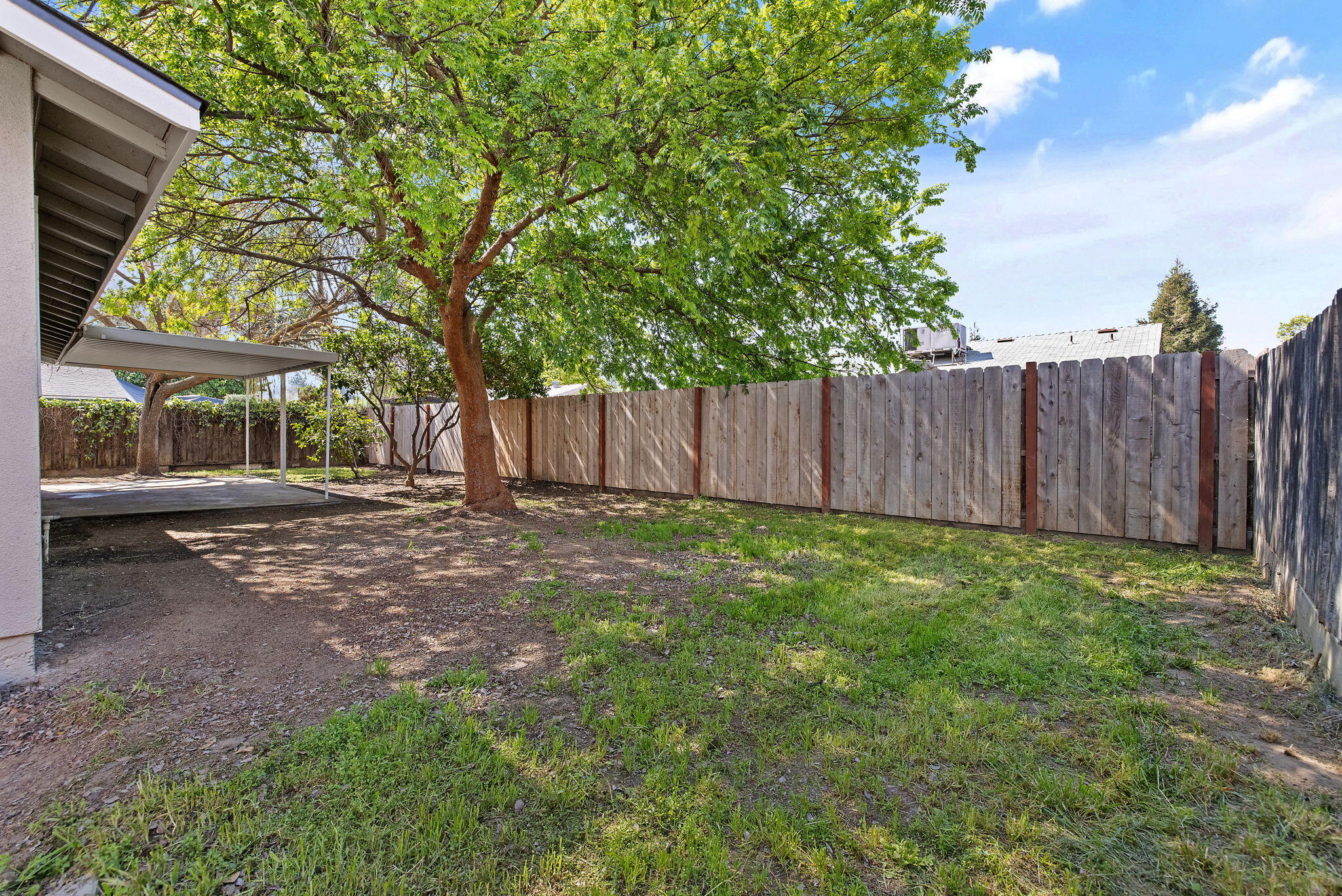 1631 S Michael Ct, Visalia, CA 93292