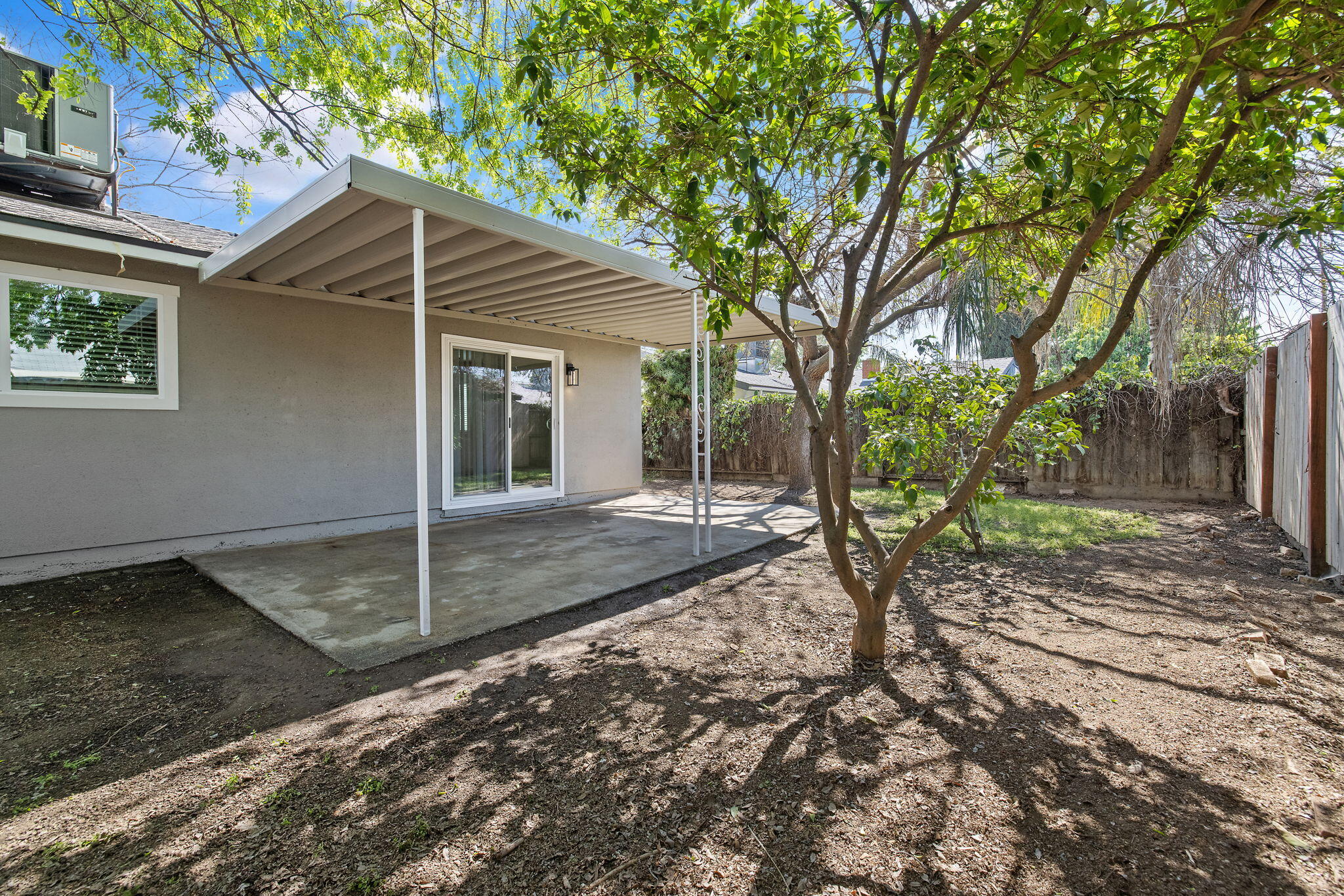 1631 S Michael Ct, Visalia, CA 93292