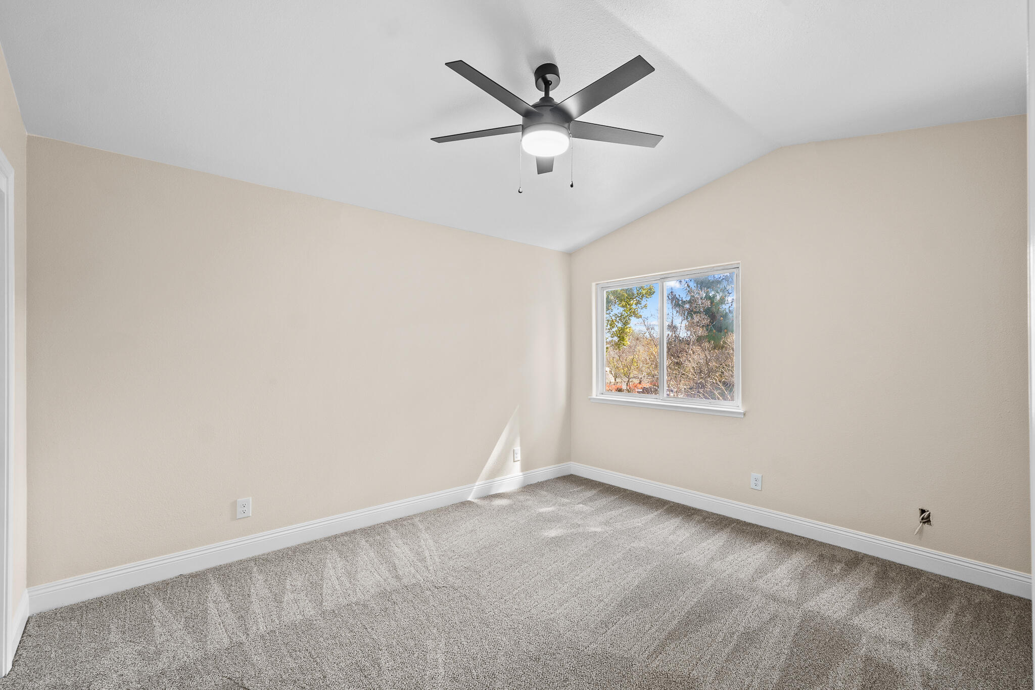 2669 E Sean Ave, Fresno, CA 93720