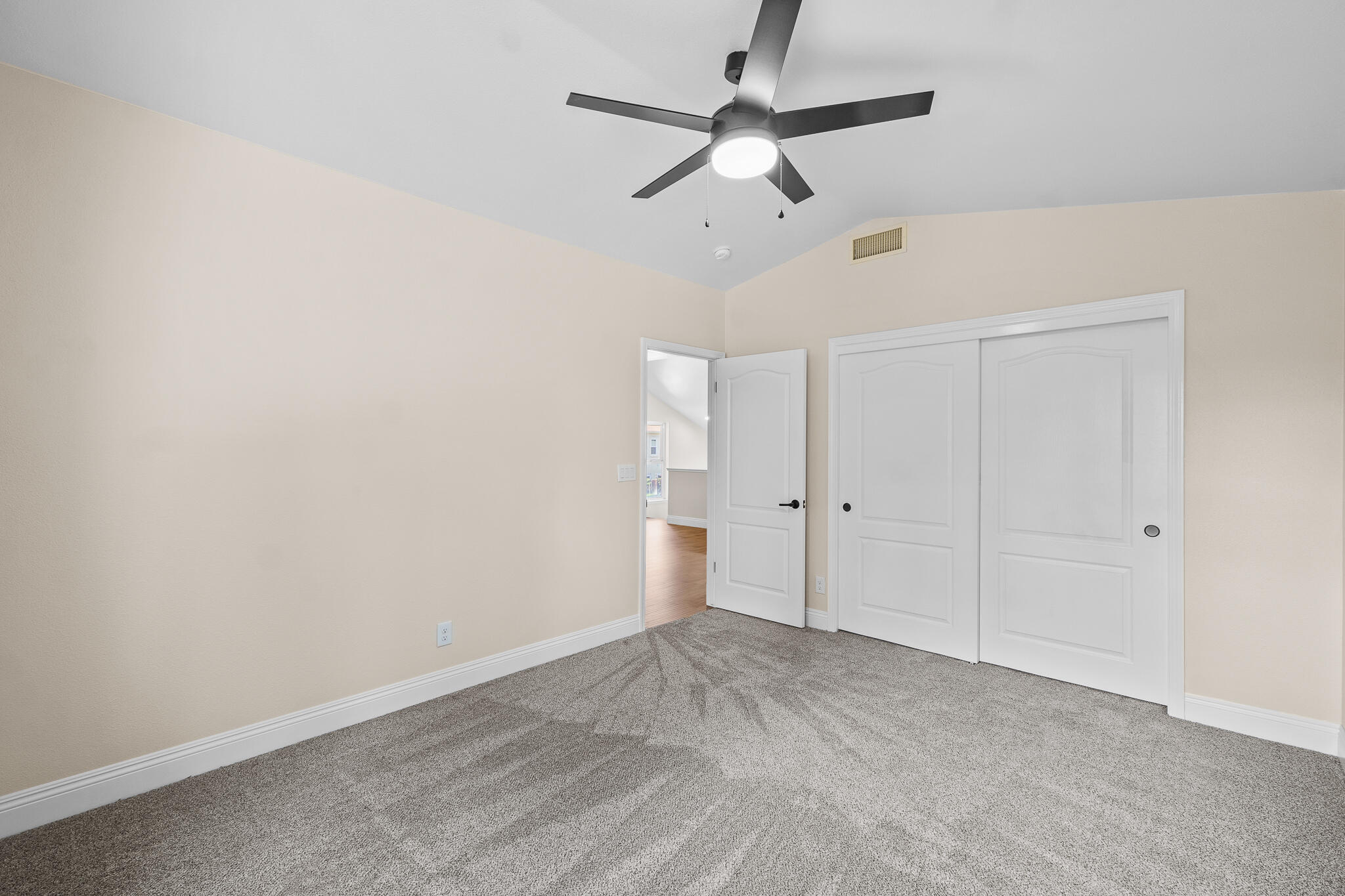 2669 E Sean Ave, Fresno, CA 93720