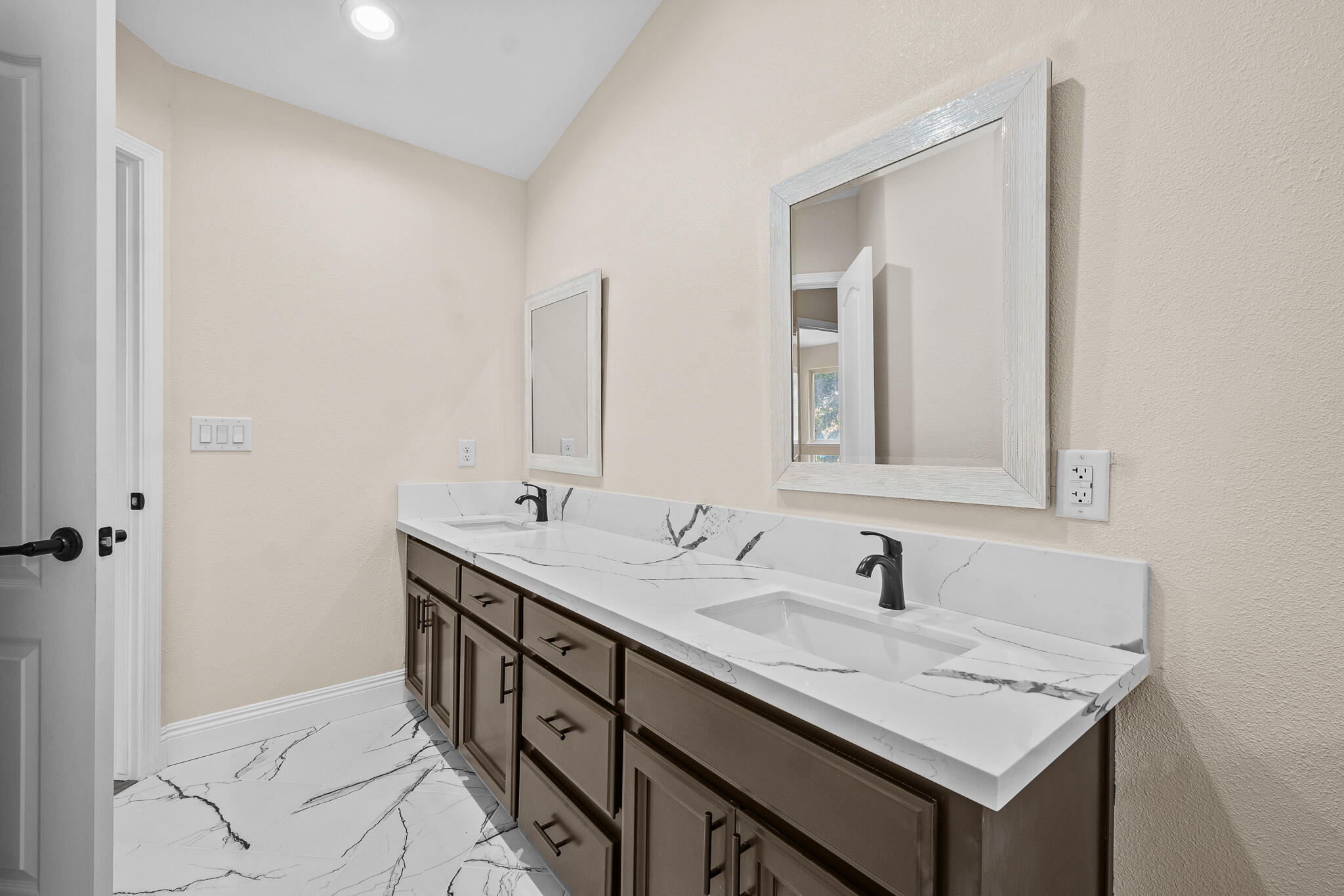 2669 E Sean Ave, Fresno, CA 93720