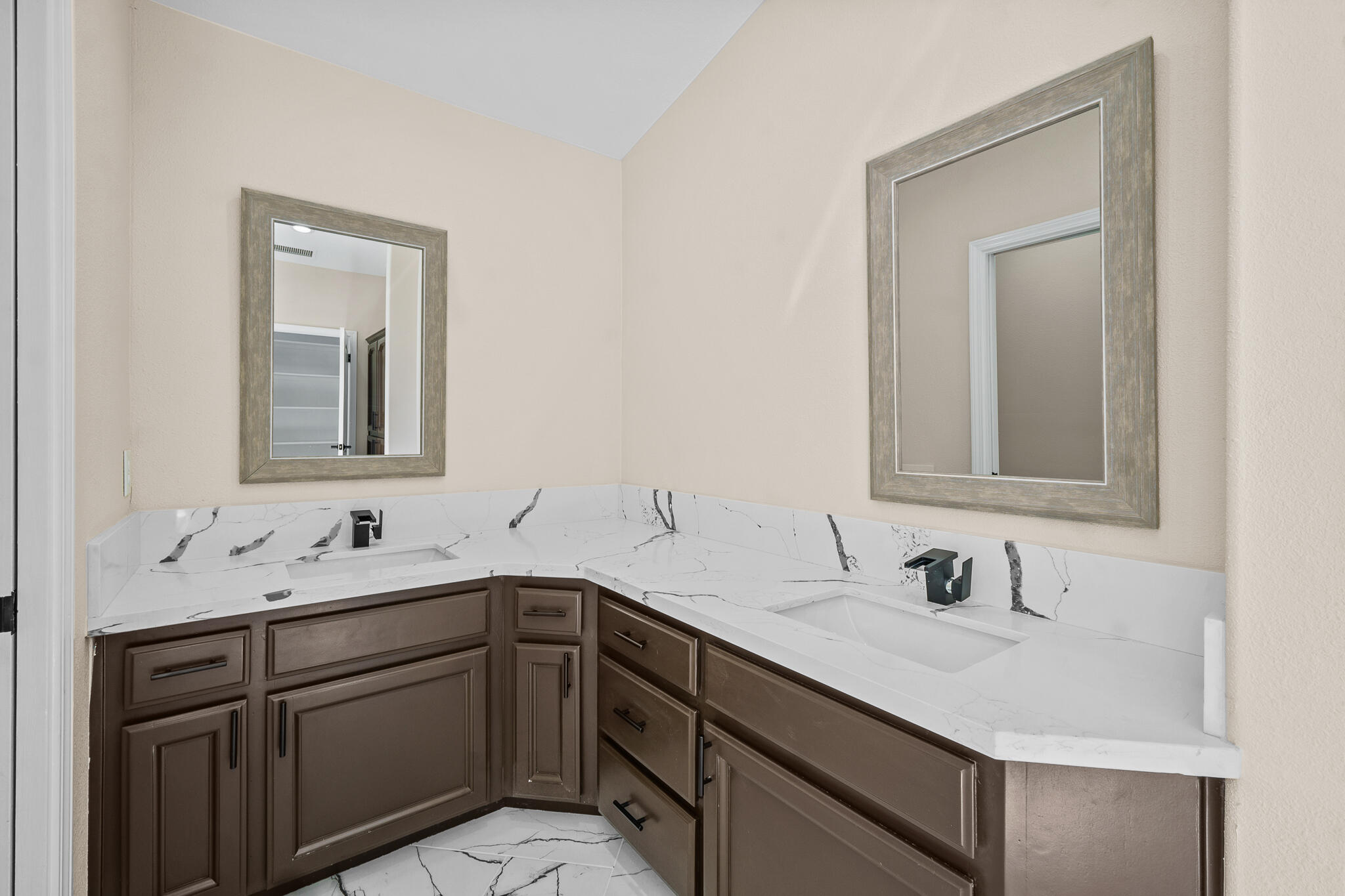 2669 E Sean Ave, Fresno, CA 93720