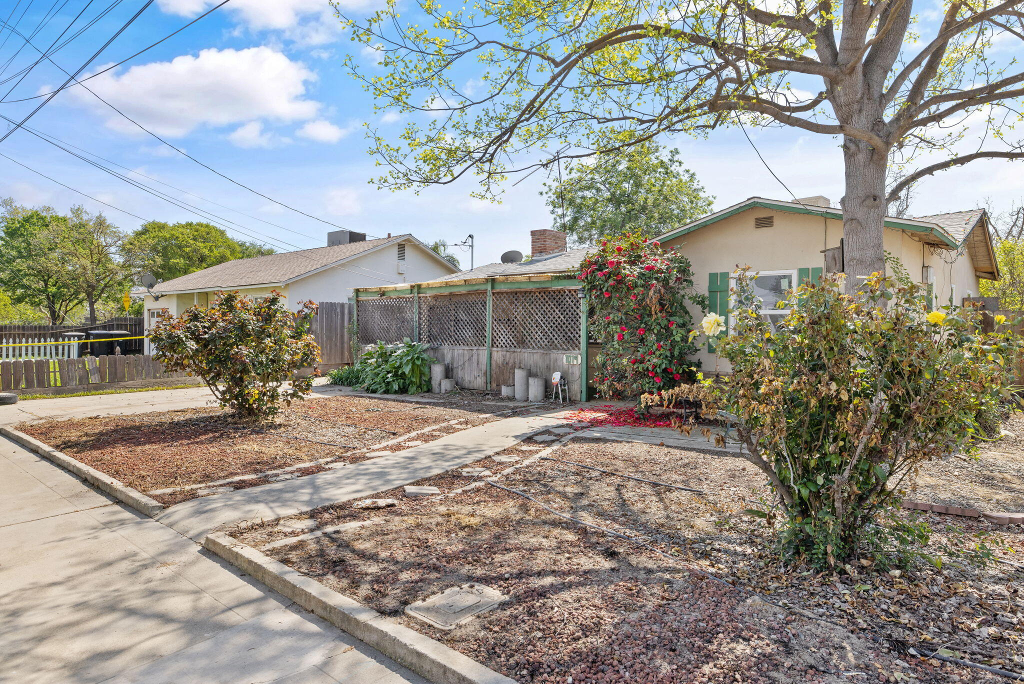 1019 E Laurel Ave, Visalia, CA 93292