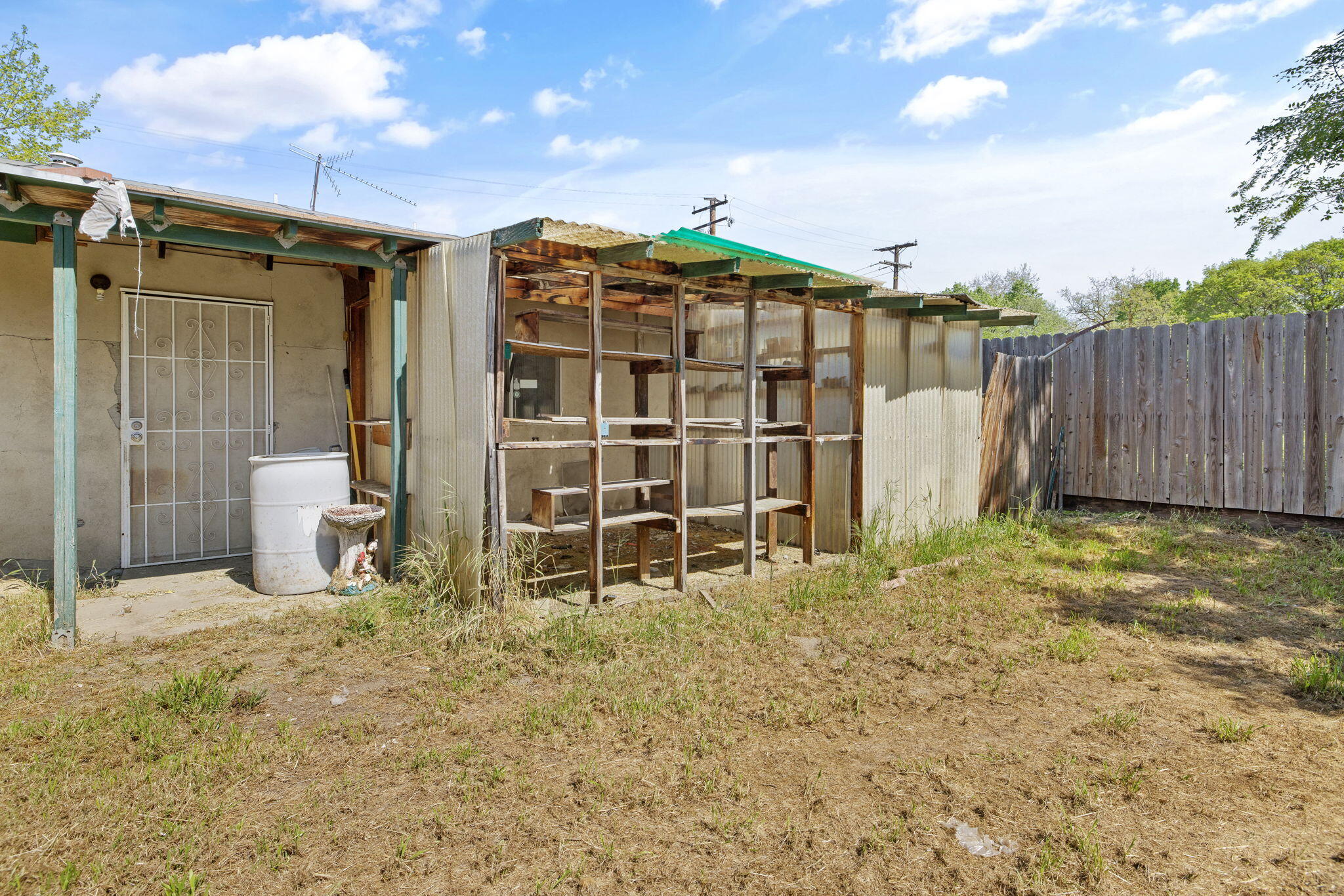 1019 E Laurel Ave, Visalia, CA 93292