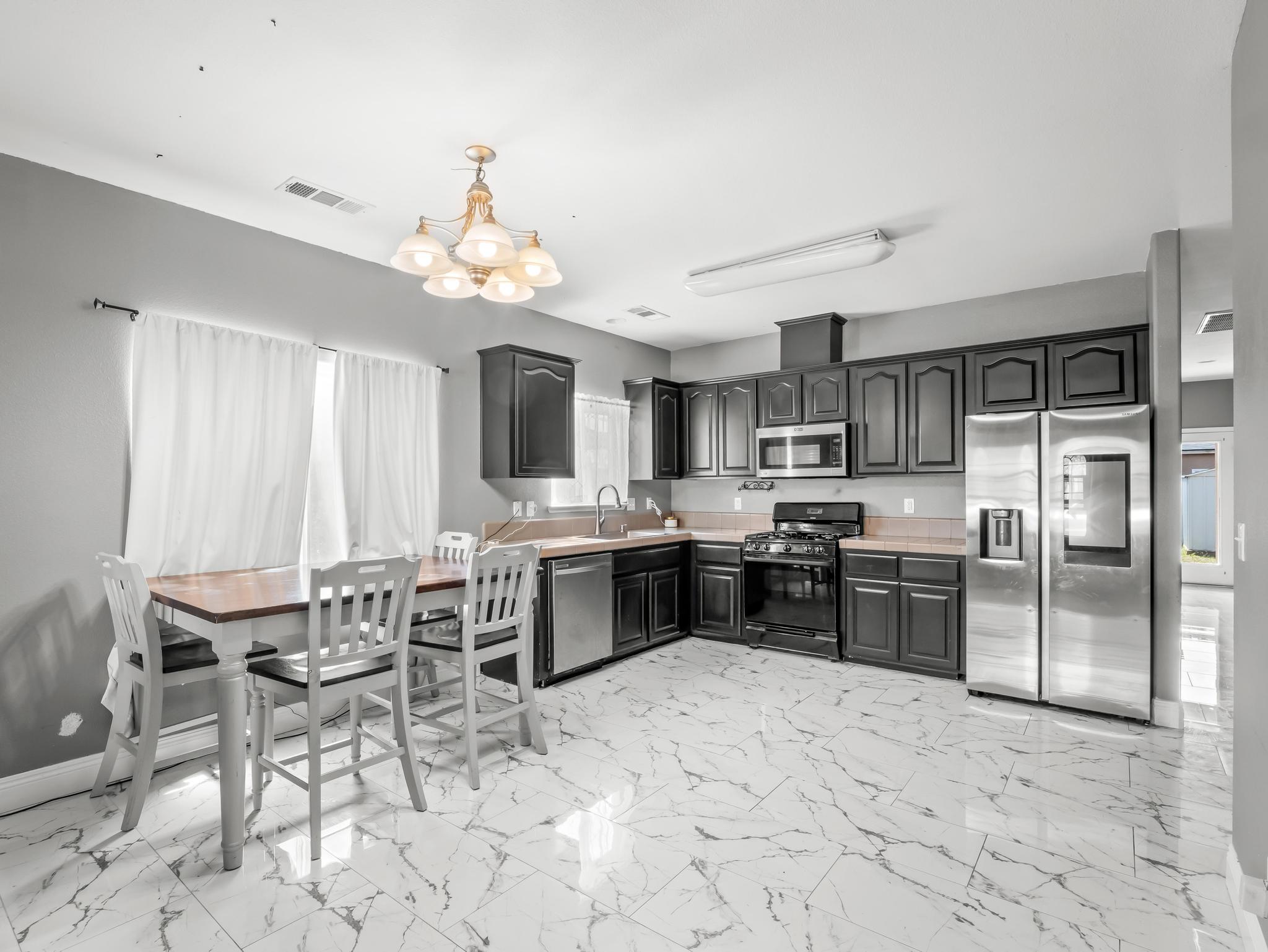 337 Ramona St, Orange Cove, CA 93646