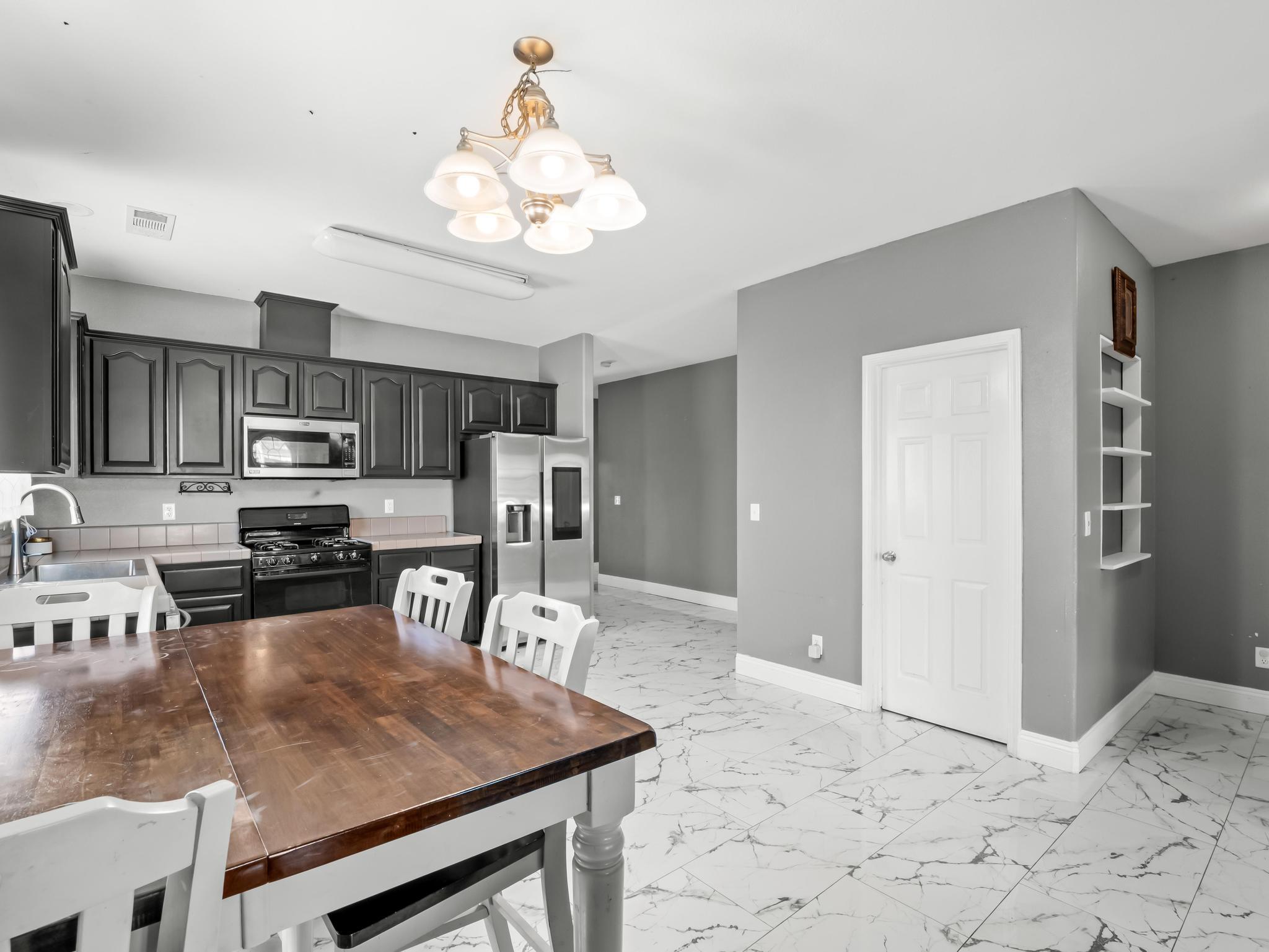 337 Ramona St, Orange Cove, CA 93646