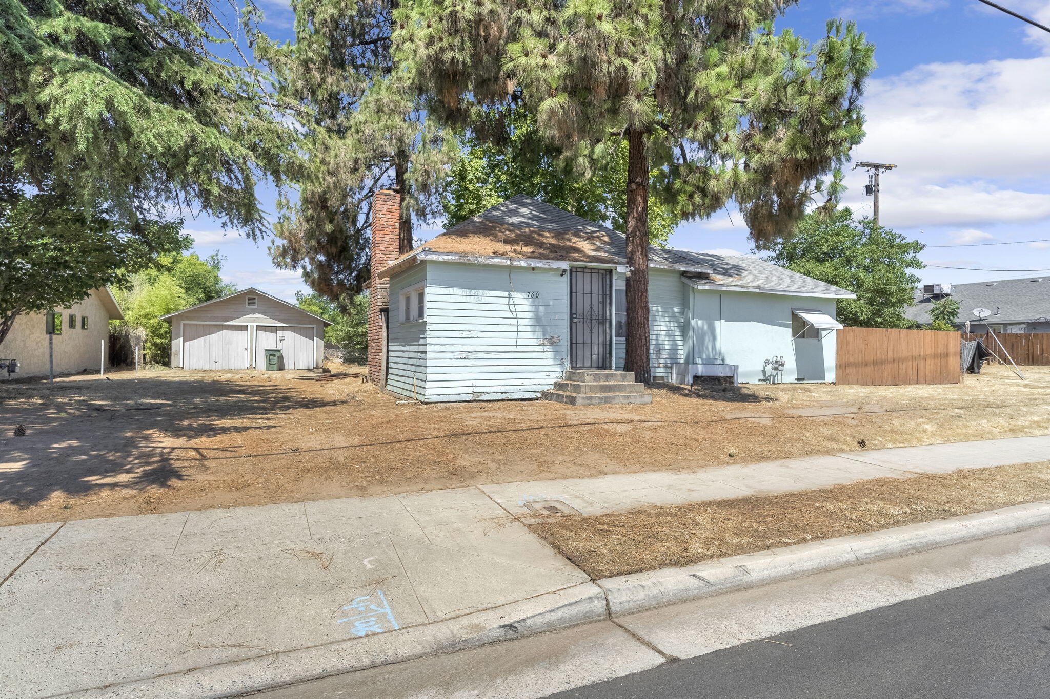 760 Sunnyside Ave, Clovis, CA 93611