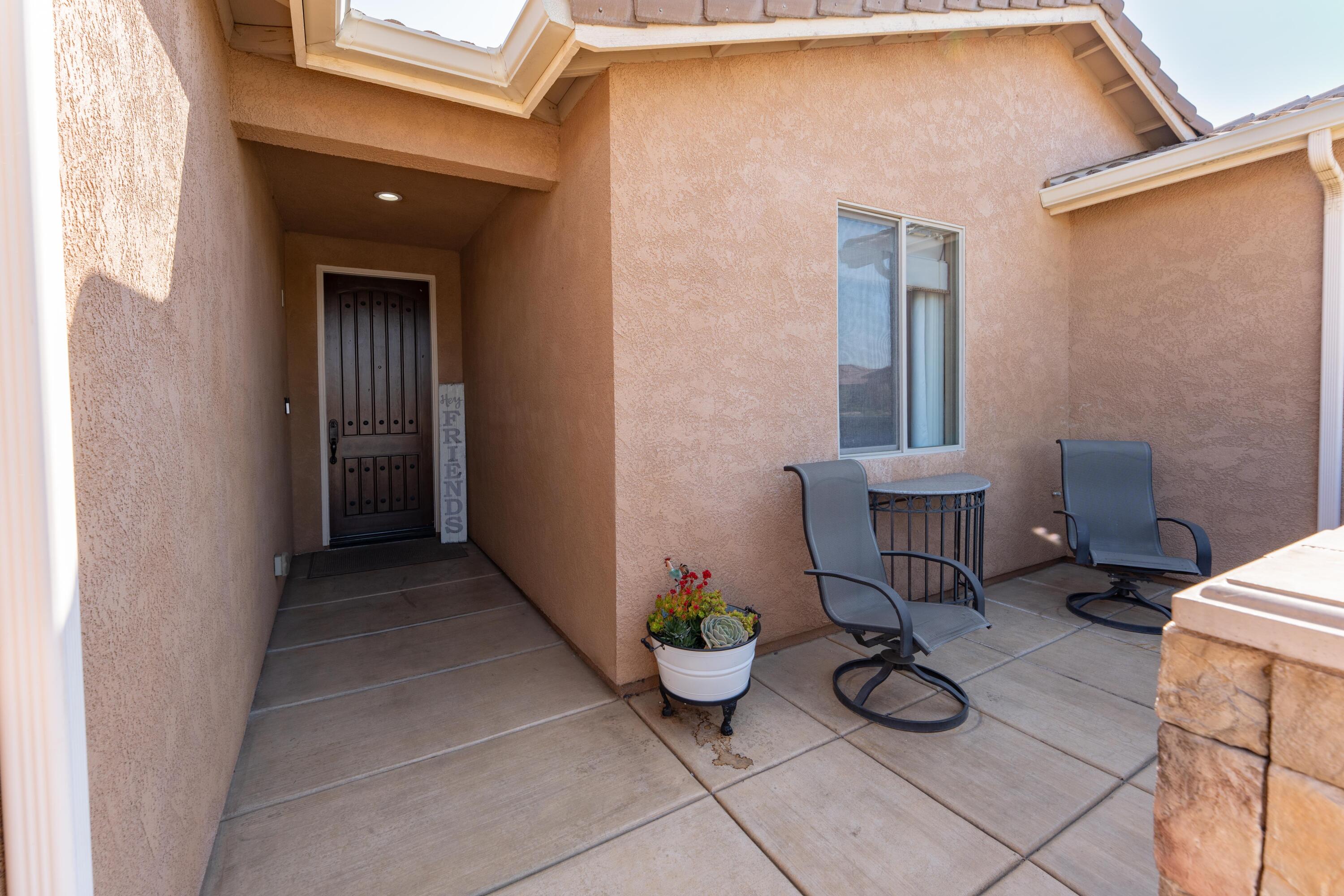 936 N Red Oak St, Porterville, CA 93257