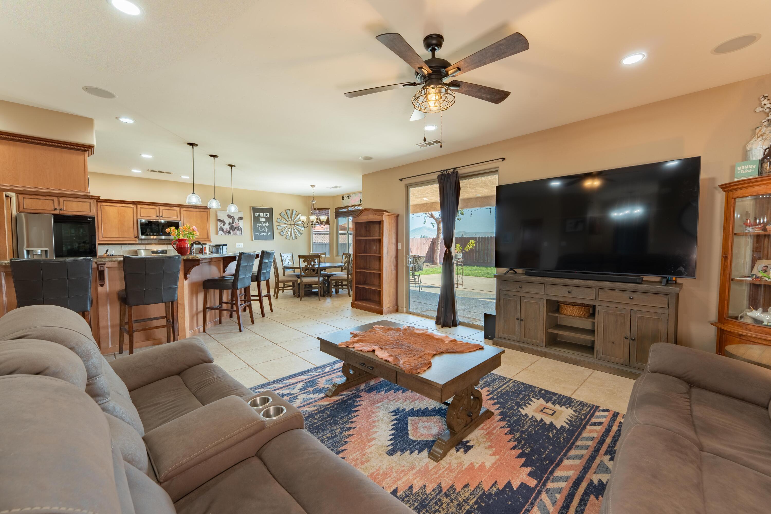 936 N Red Oak St, Porterville, CA 93257