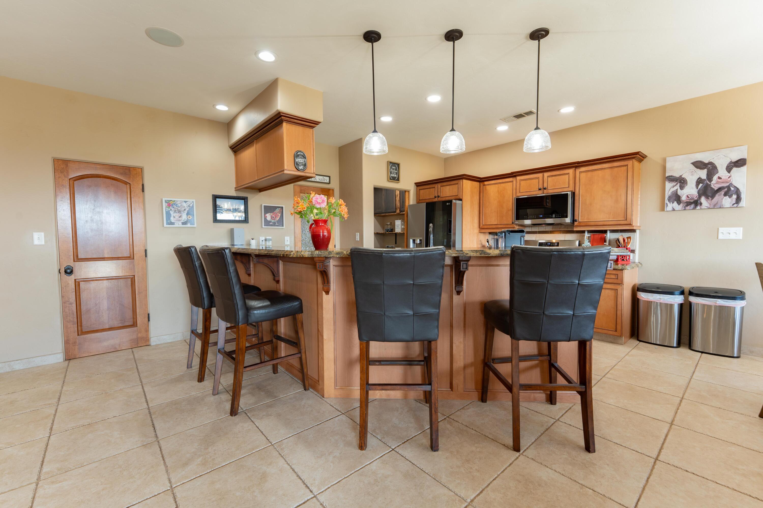 936 N Red Oak St, Porterville, CA 93257