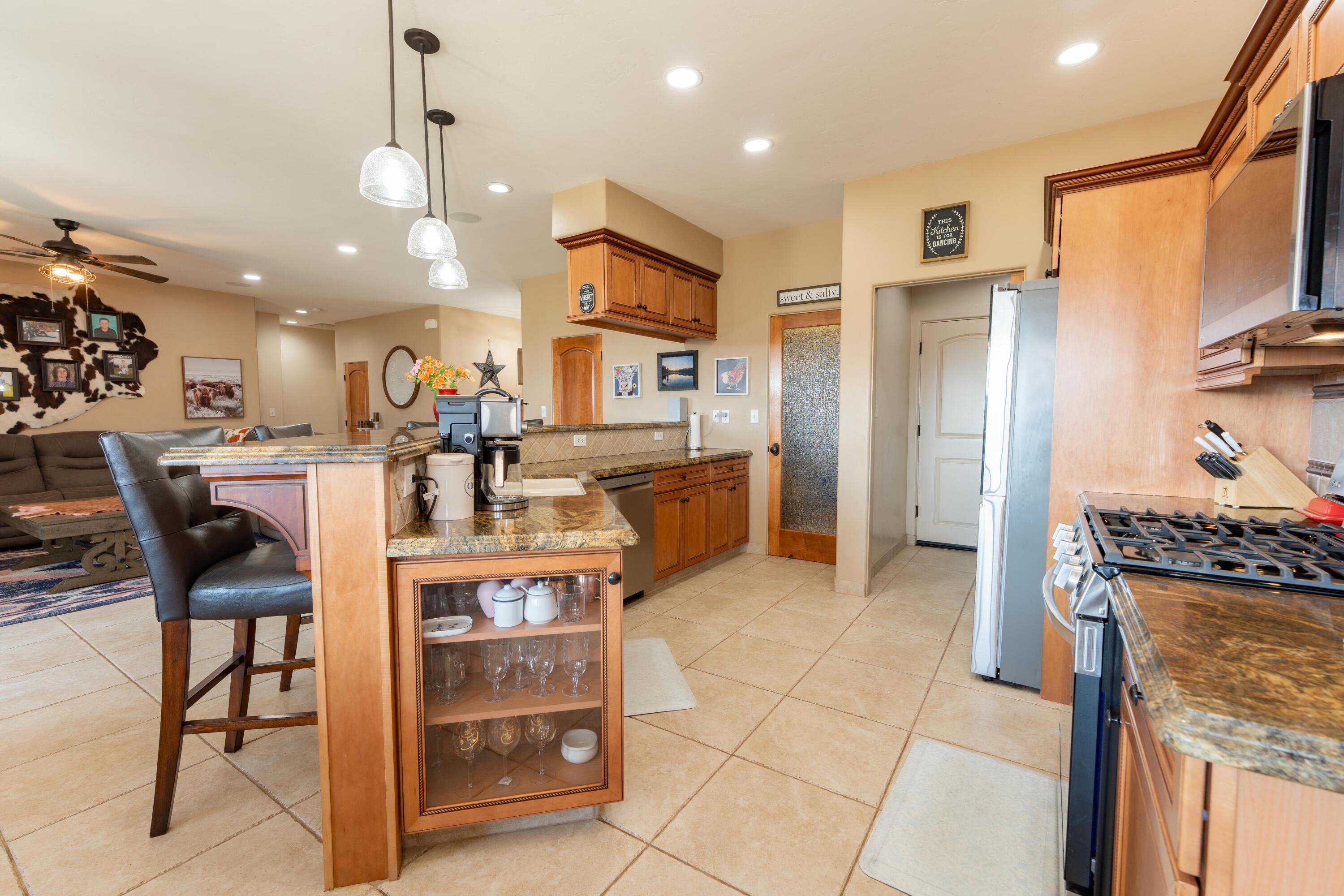 936 N Red Oak St, Porterville, CA 93257