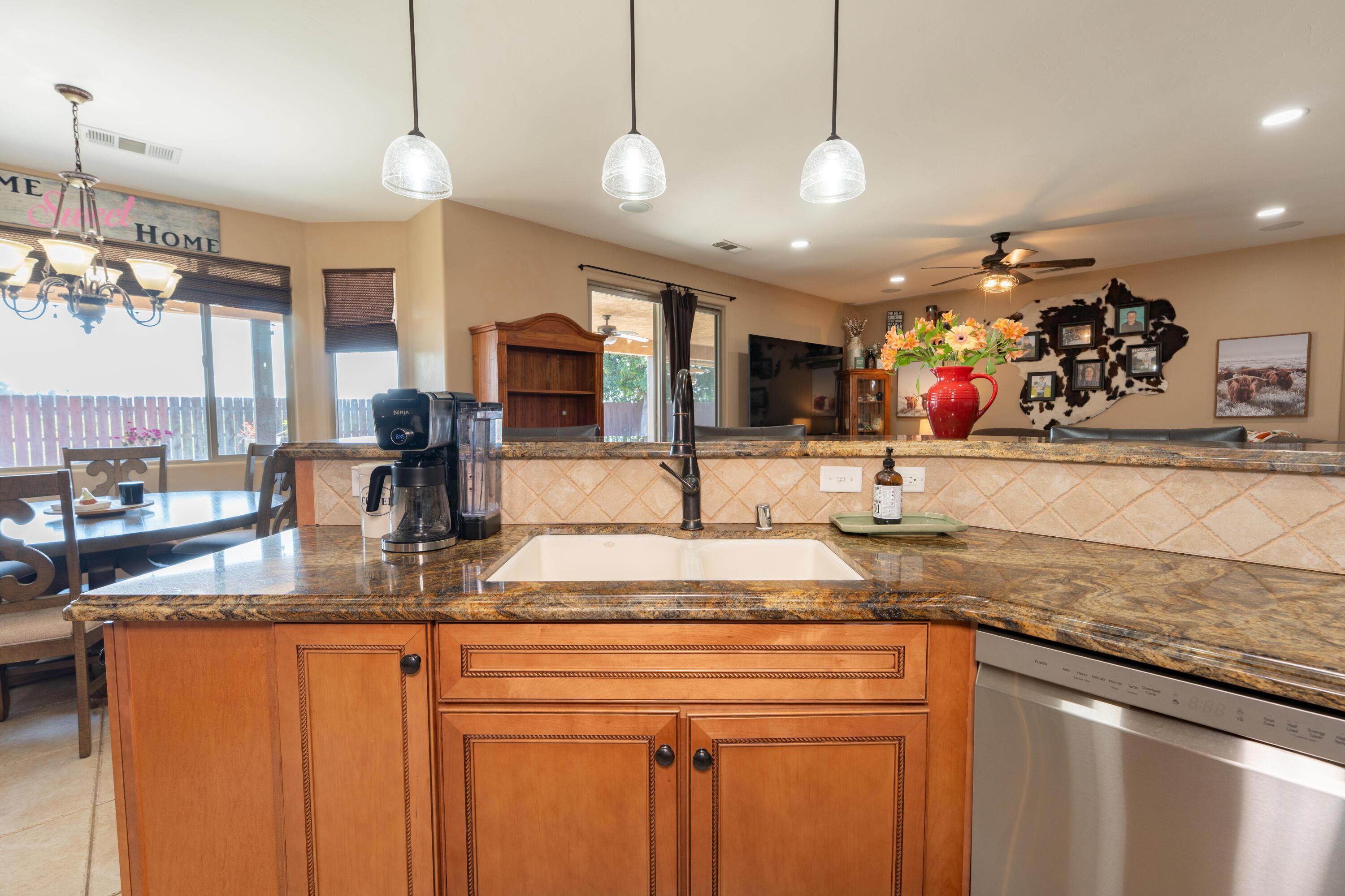 936 N Red Oak St, Porterville, CA 93257