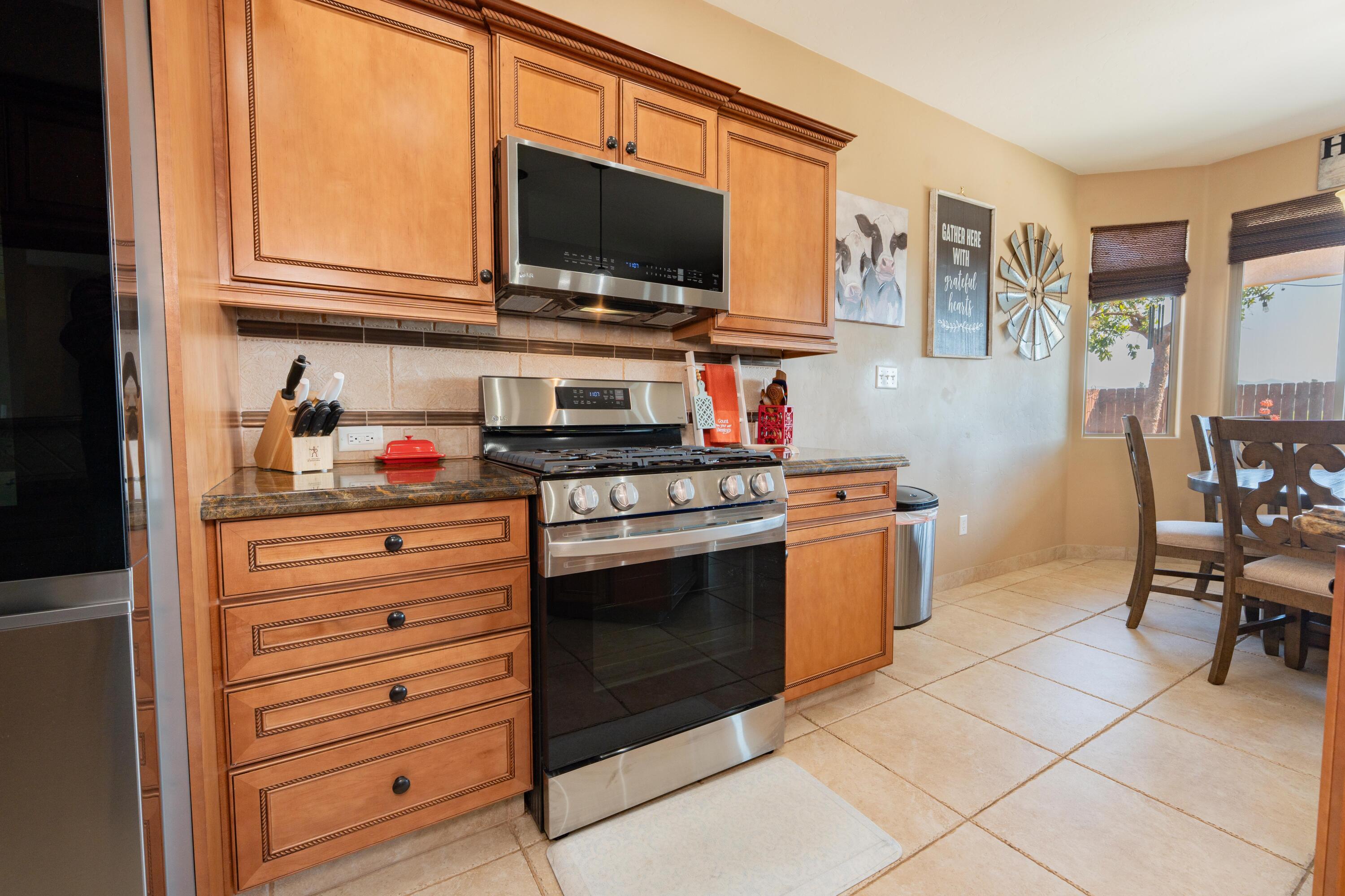 936 N Red Oak St, Porterville, CA 93257