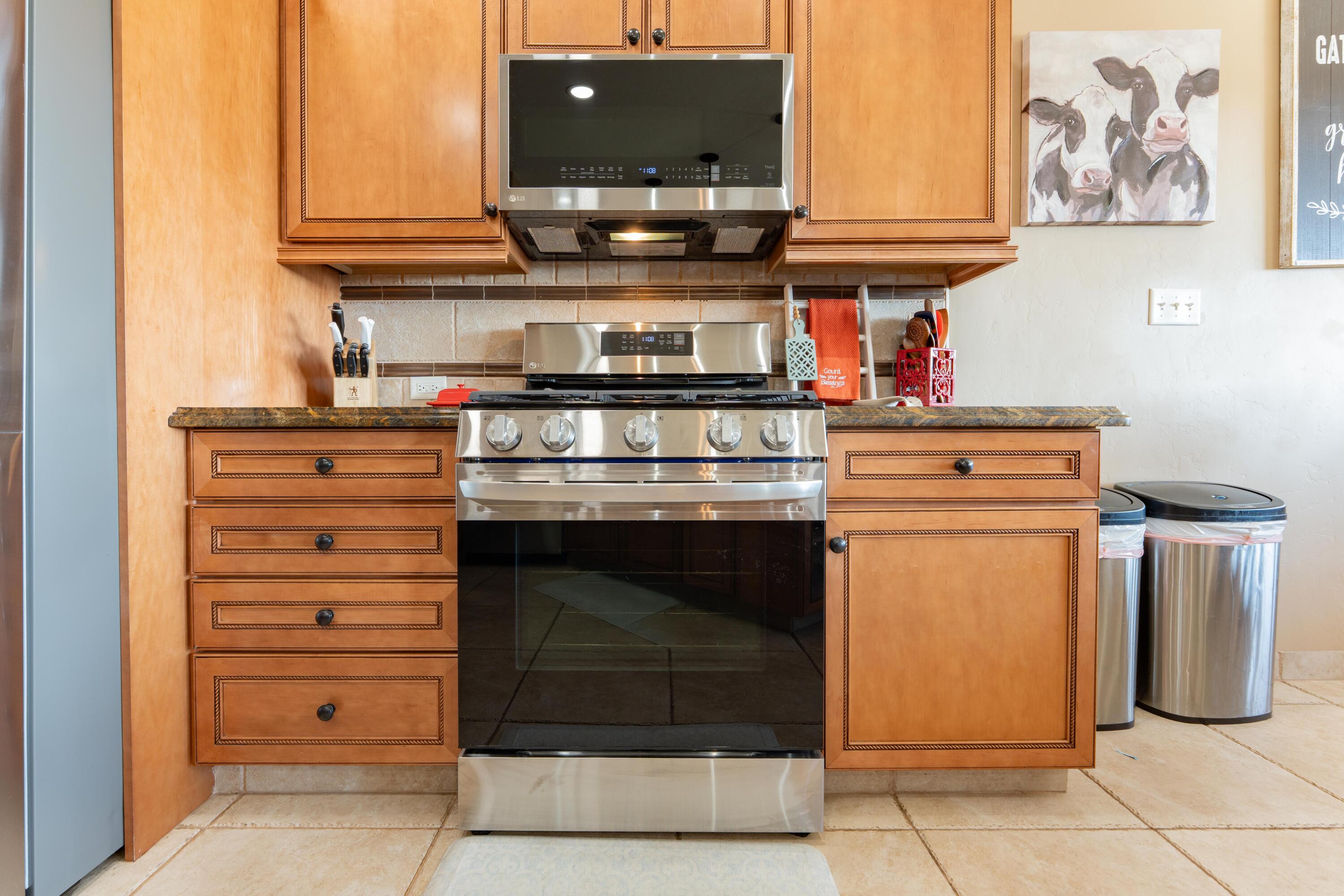 936 N Red Oak St, Porterville, CA 93257