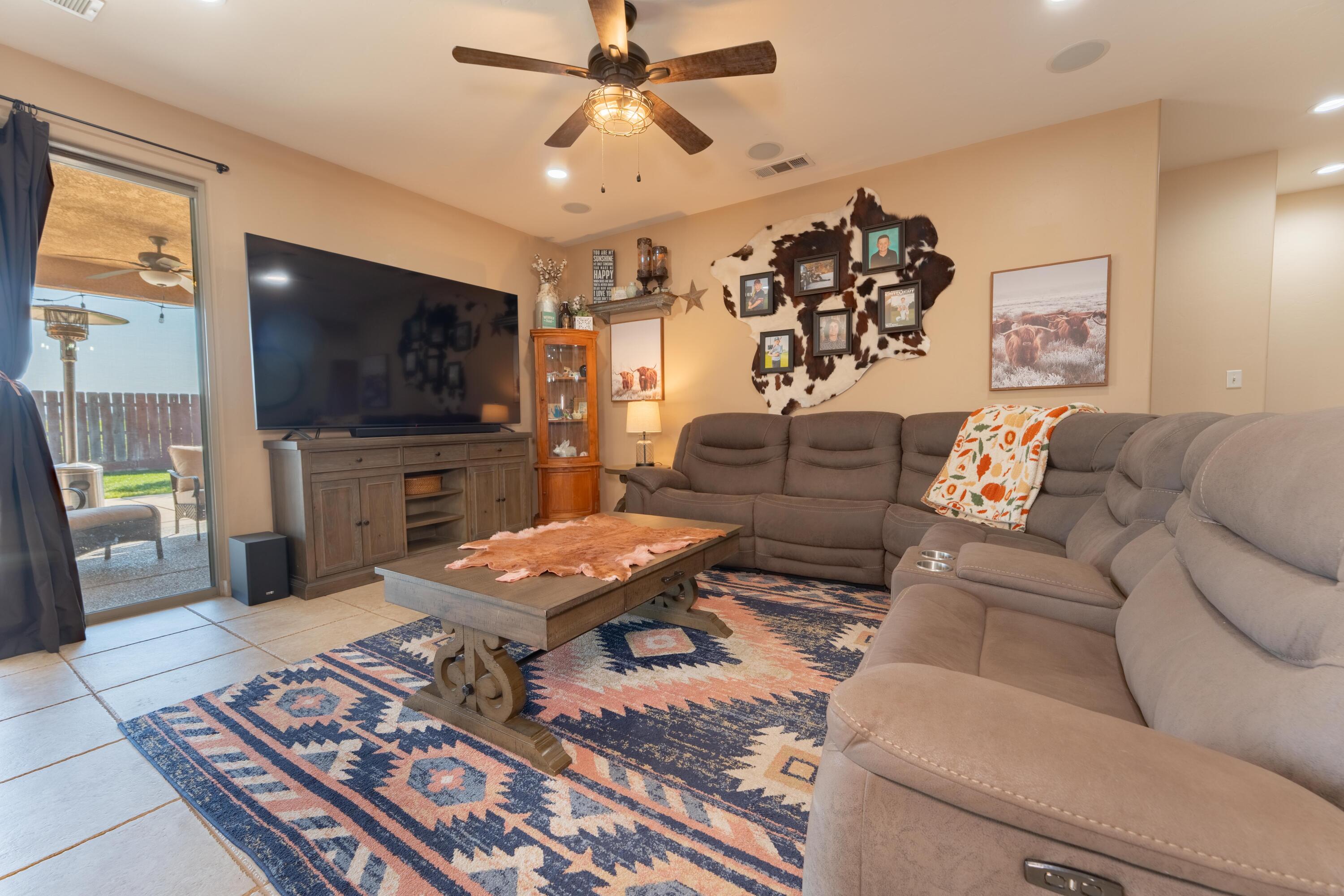 936 N Red Oak St, Porterville, CA 93257