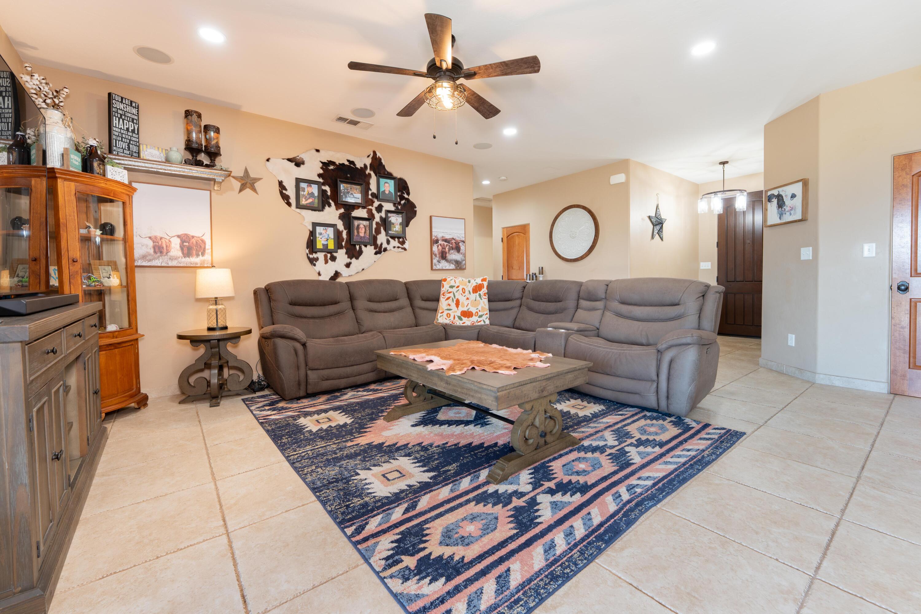 936 N Red Oak St, Porterville, CA 93257